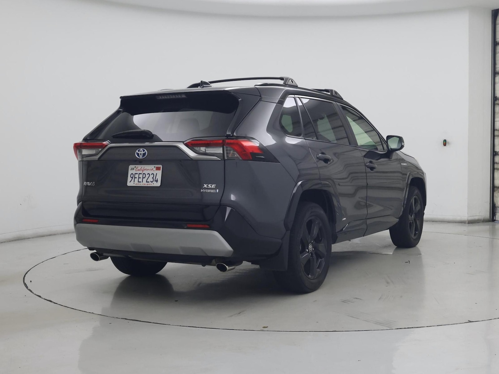 2020 Toyota RAV4 XSE - Photo 9