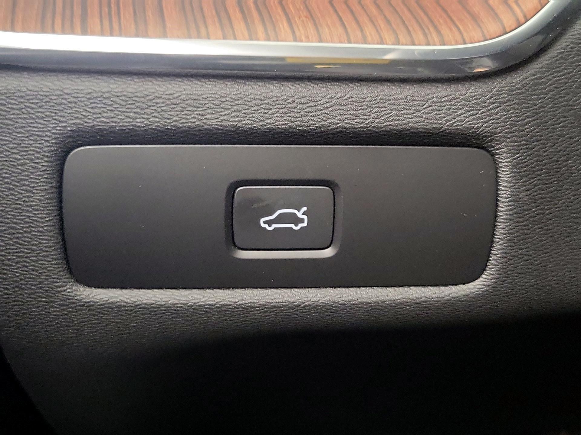 Thumbnail: 2024 Volvo XC60 - 13