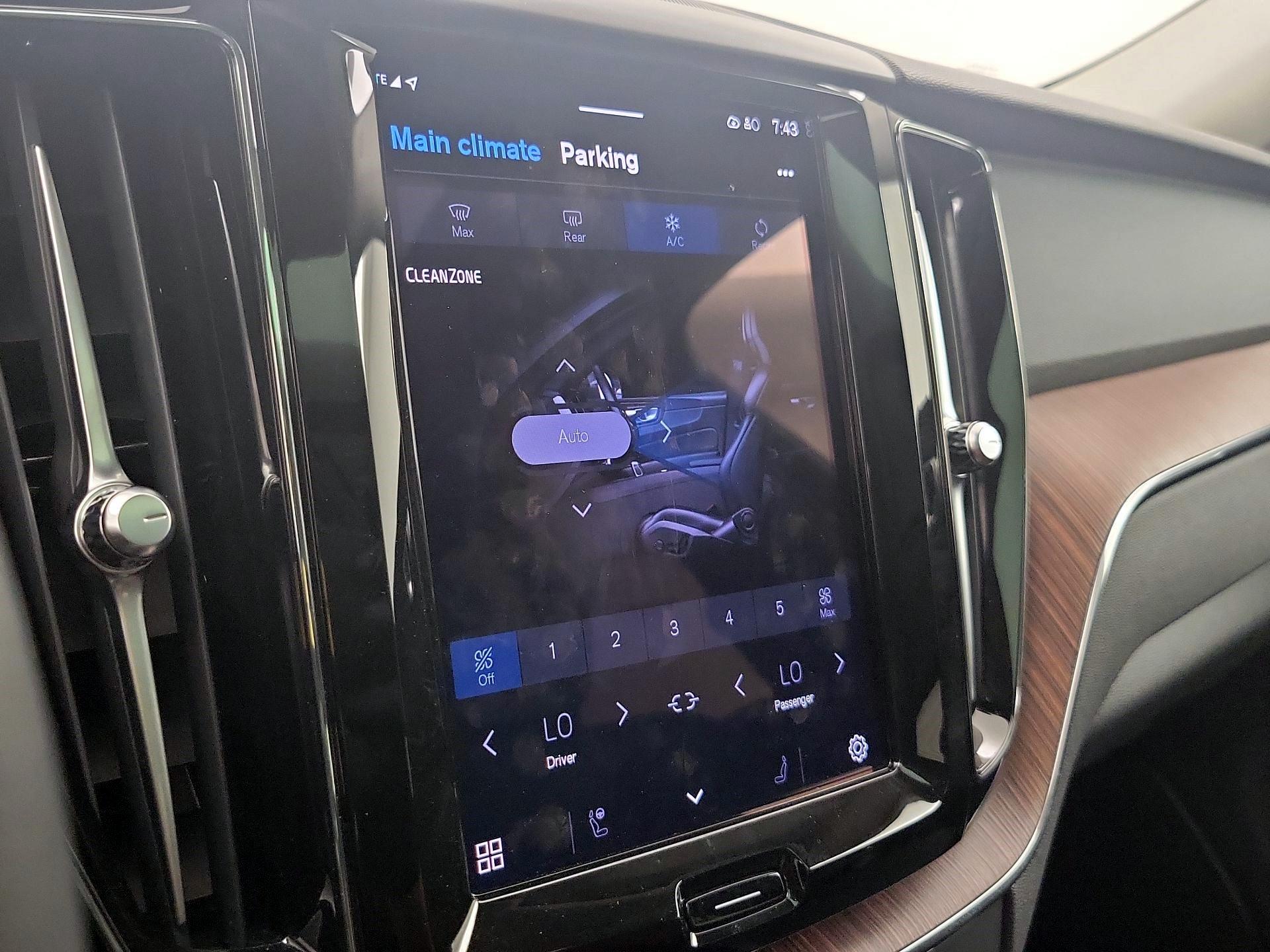 Thumbnail: 2024 Volvo XC60 - 17