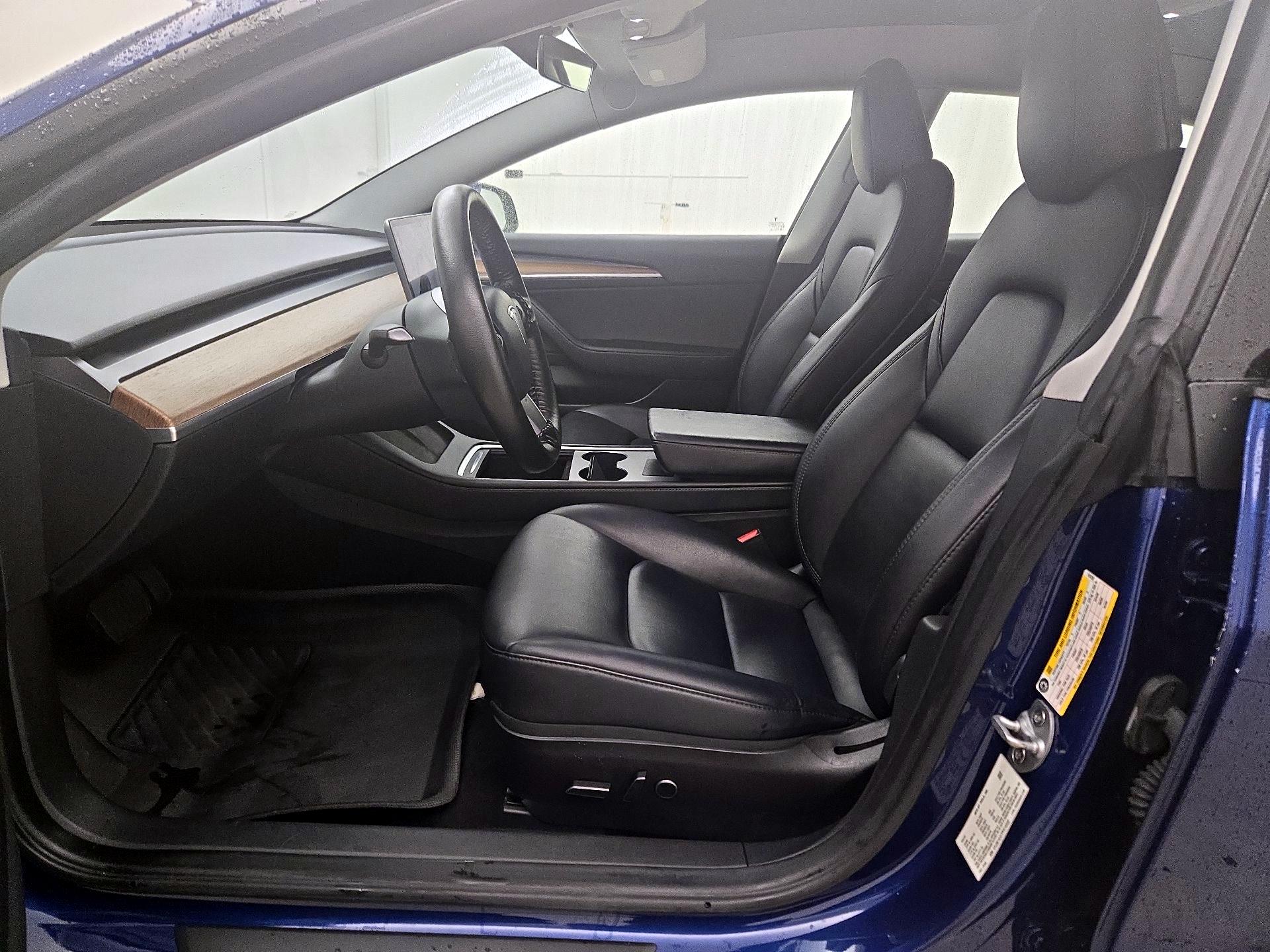 Thumbnail: 2023 Tesla Model 3 - 11