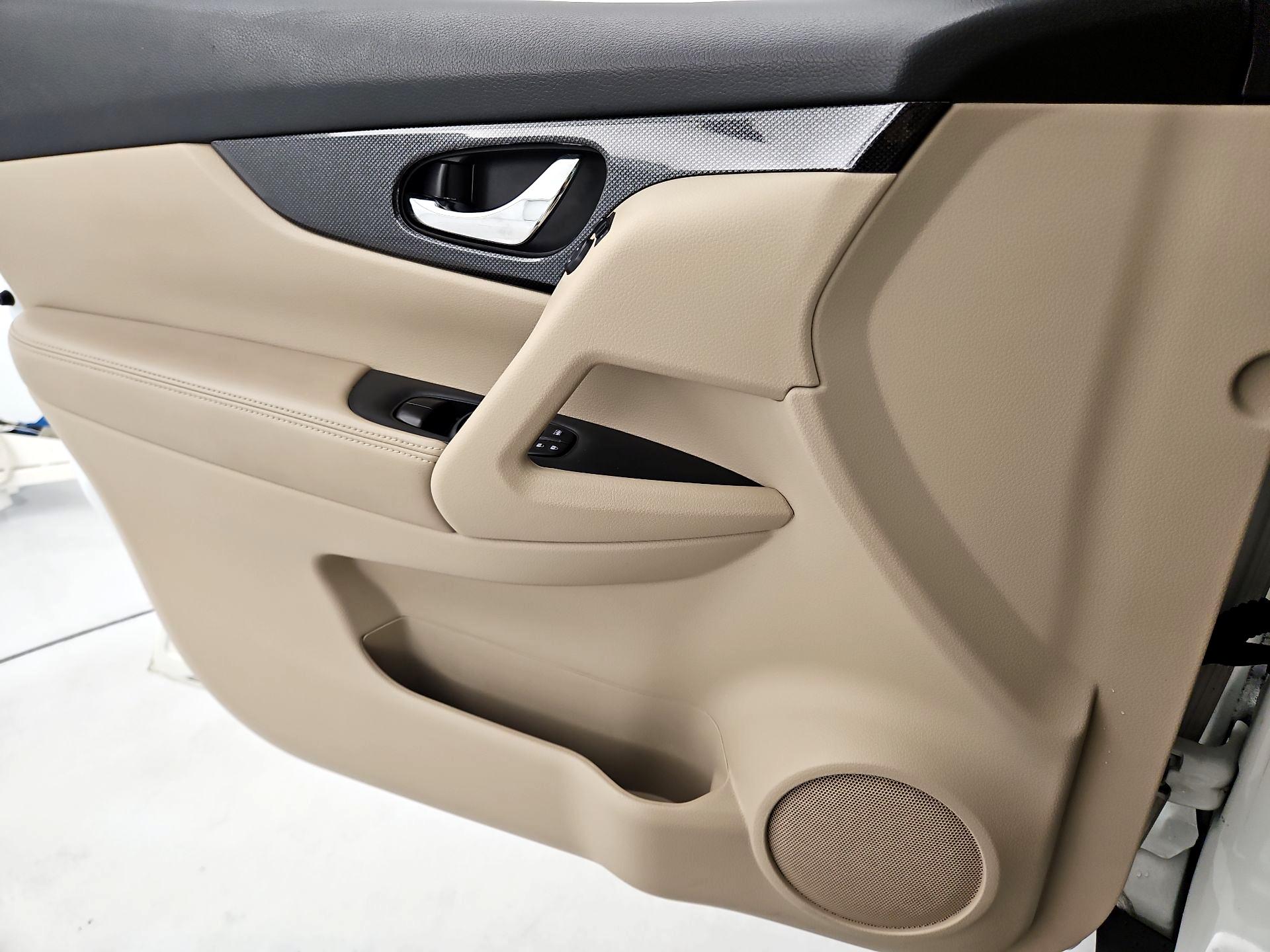 Thumbnail: 2015 Nissan Rogue - 12