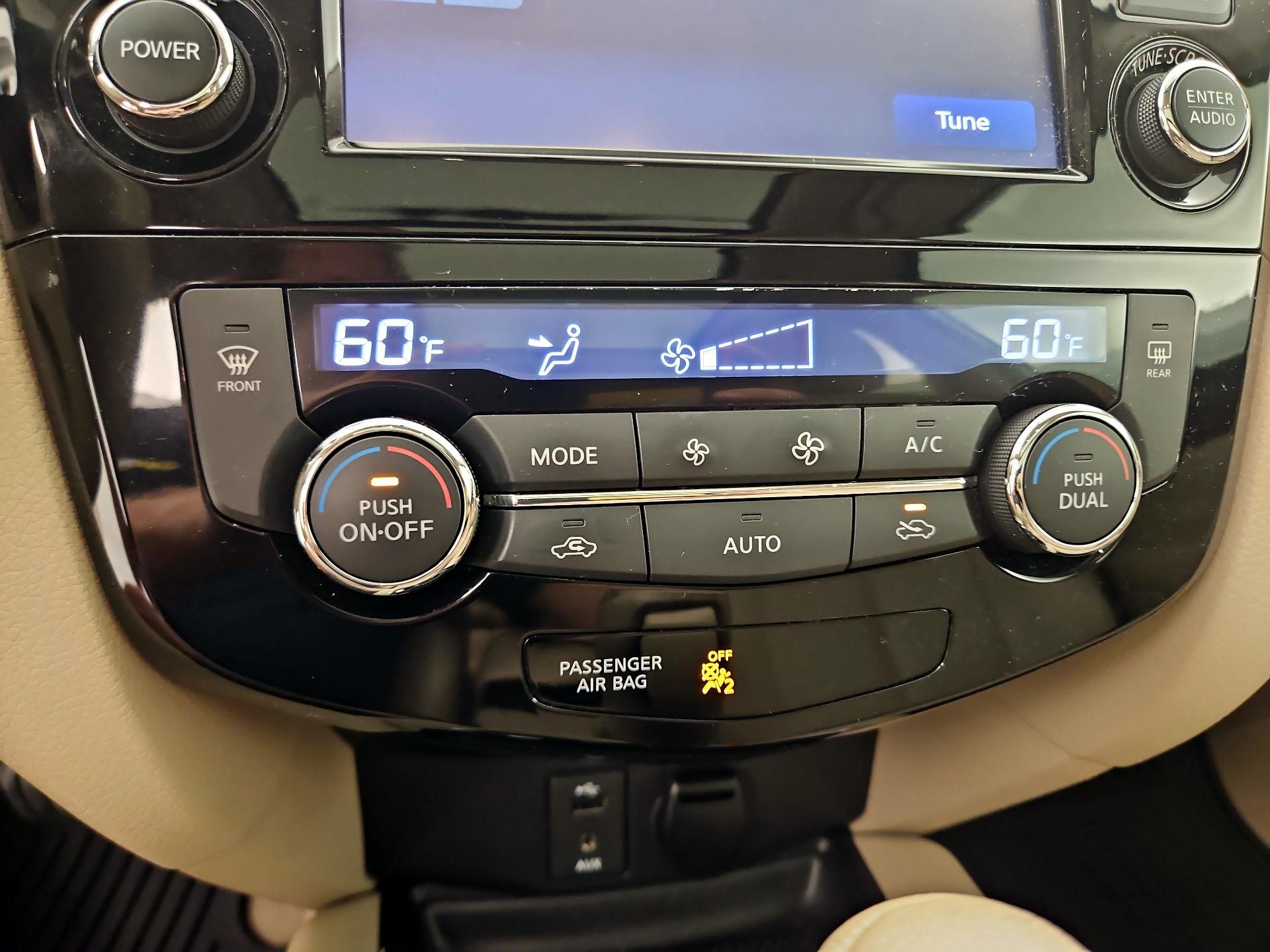 Thumbnail: 2015 Nissan Rogue - 17