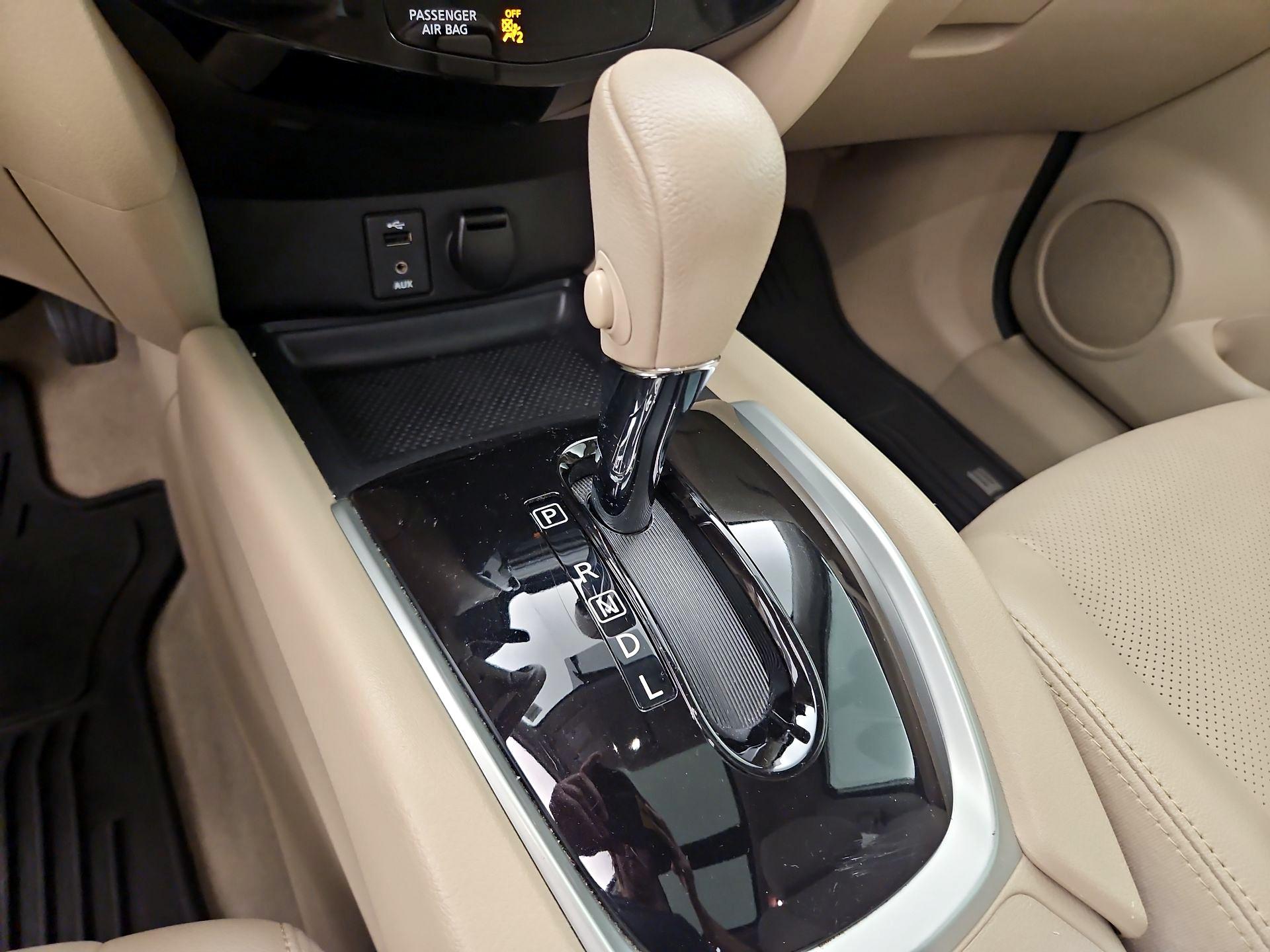 Thumbnail: 2015 Nissan Rogue - 18