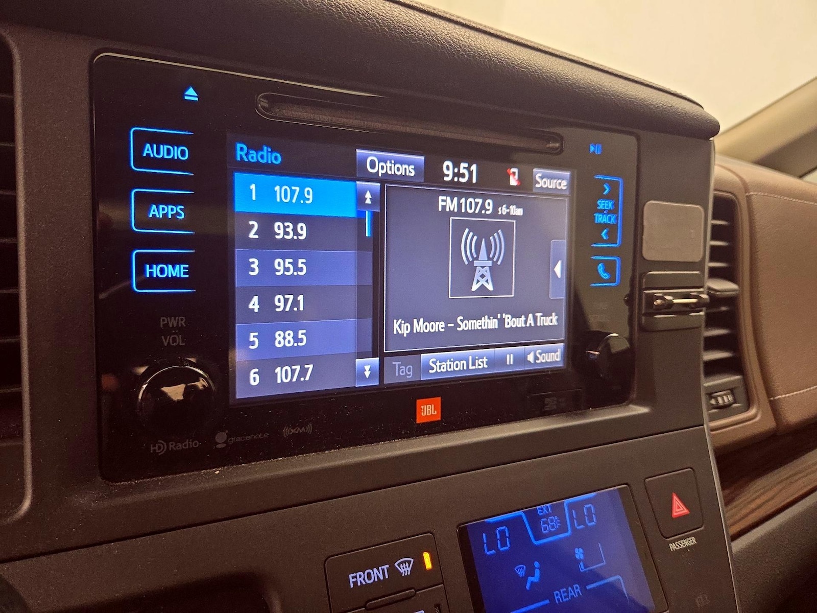 2016 Toyota Sienna Limited - Photo 17