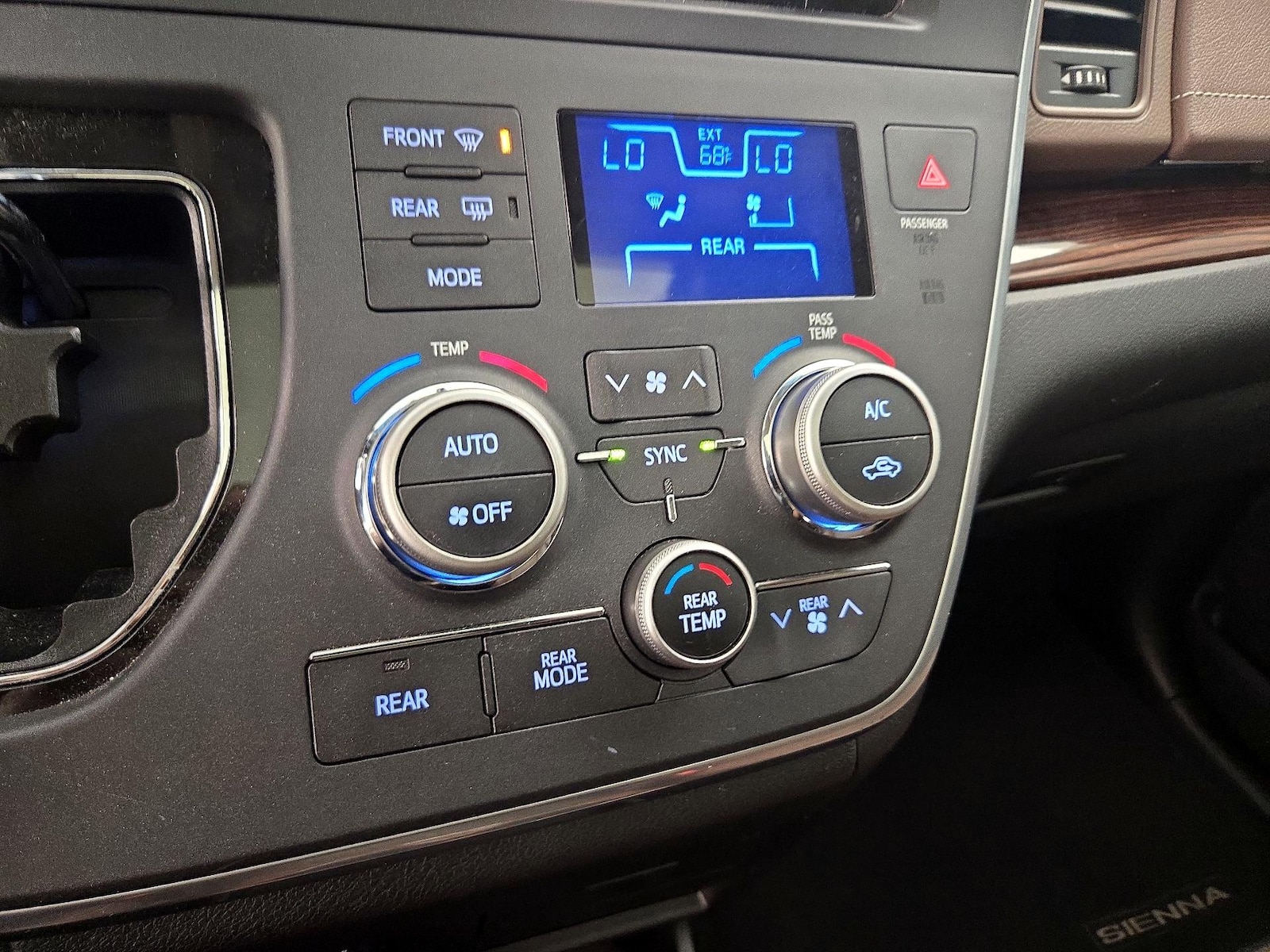 2016 Toyota Sienna Limited - Photo 18