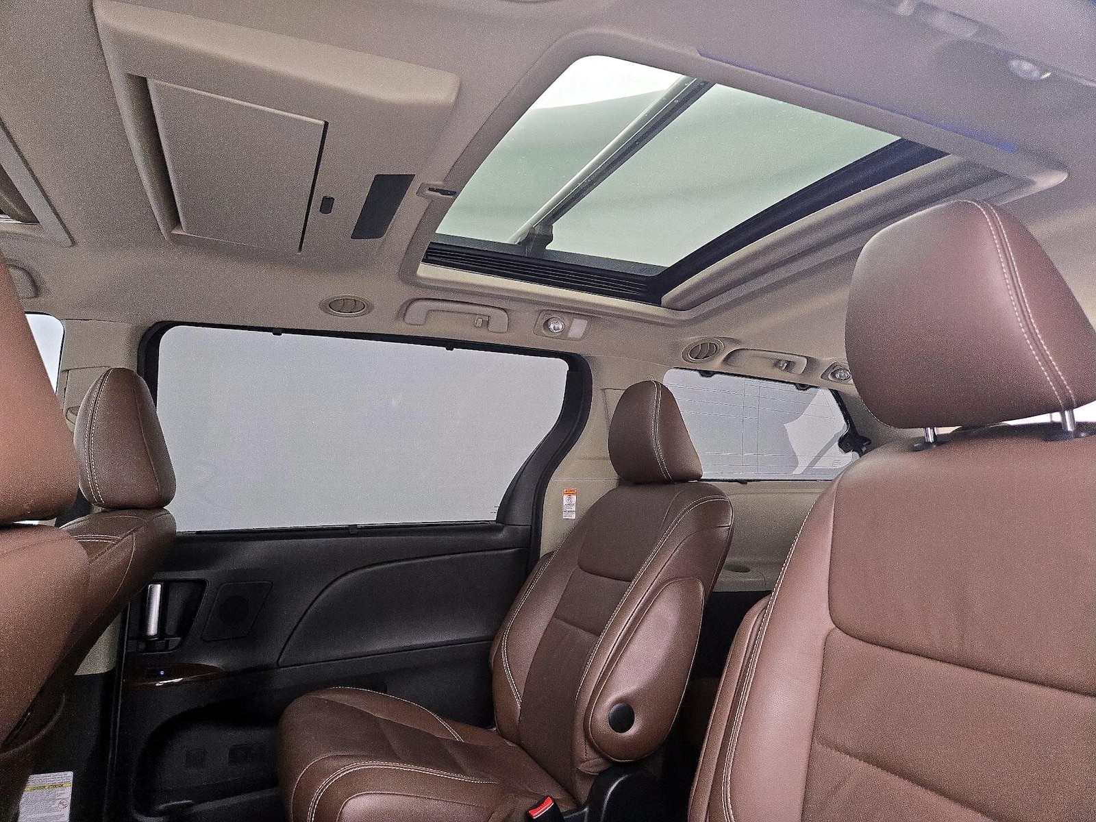 2016 Toyota Sienna Limited - Photo 26