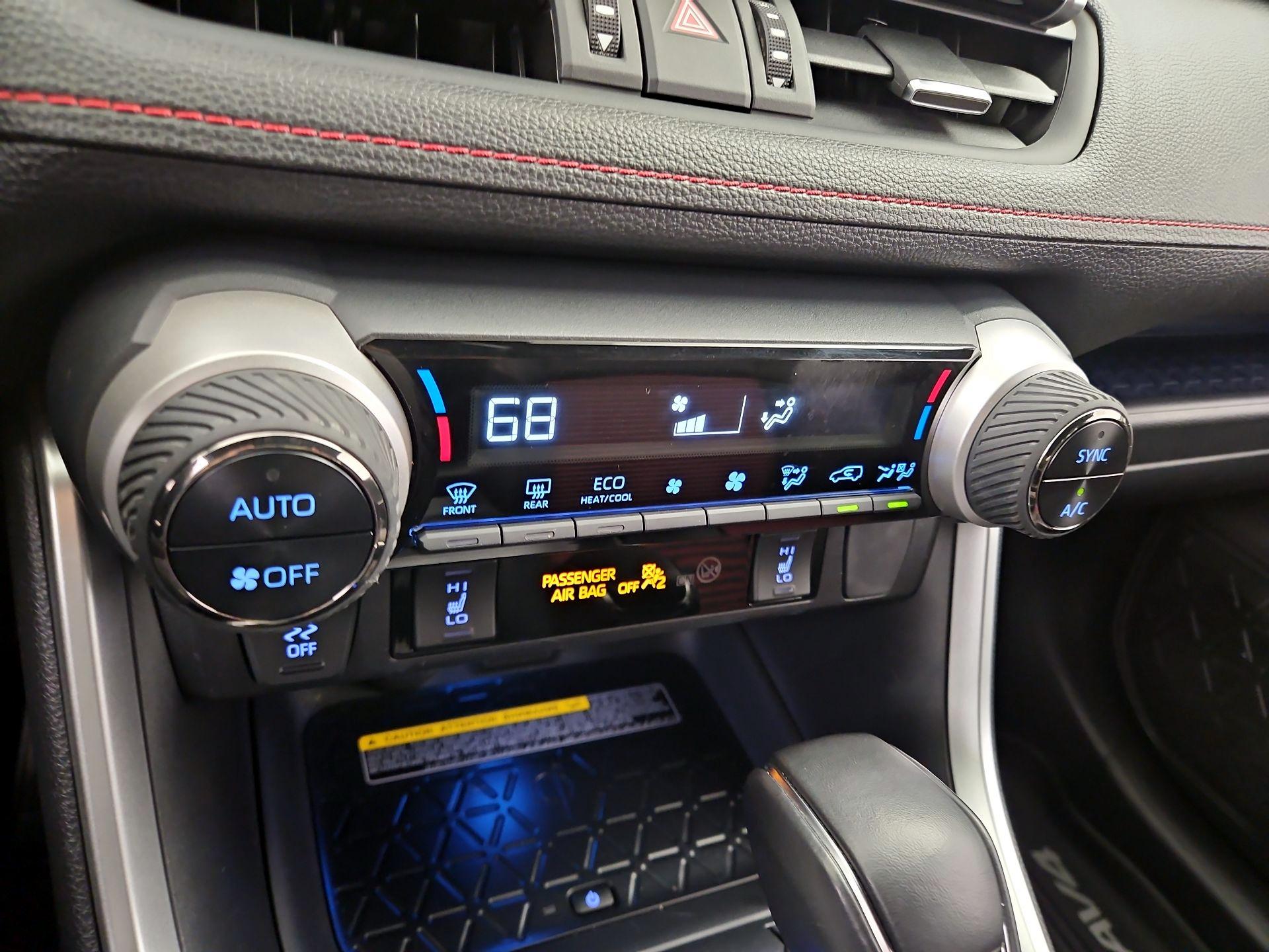 Thumbnail: 2021 Toyota RAV4 - 16