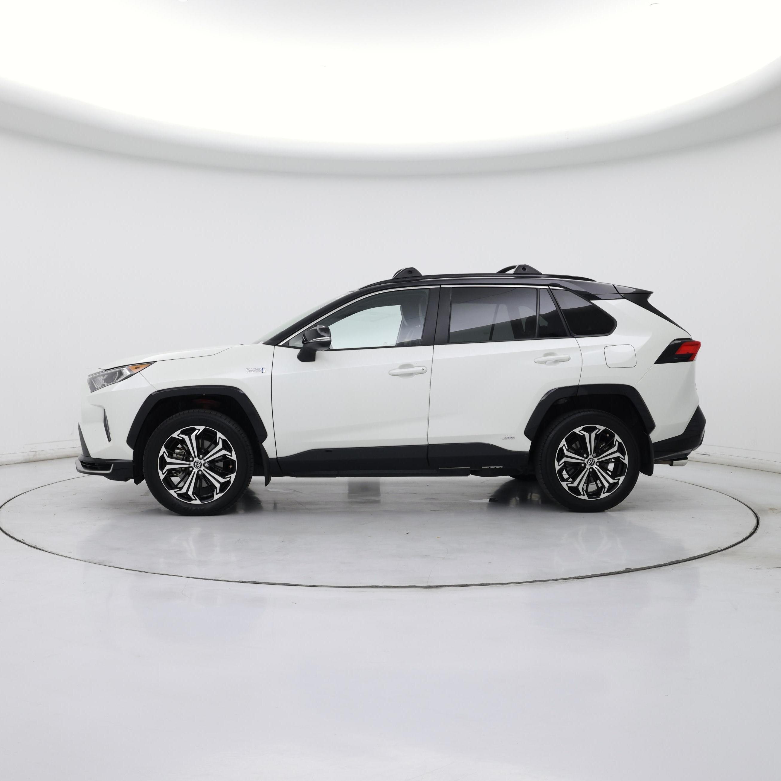 Thumbnail: 2021 Toyota RAV4 - 3