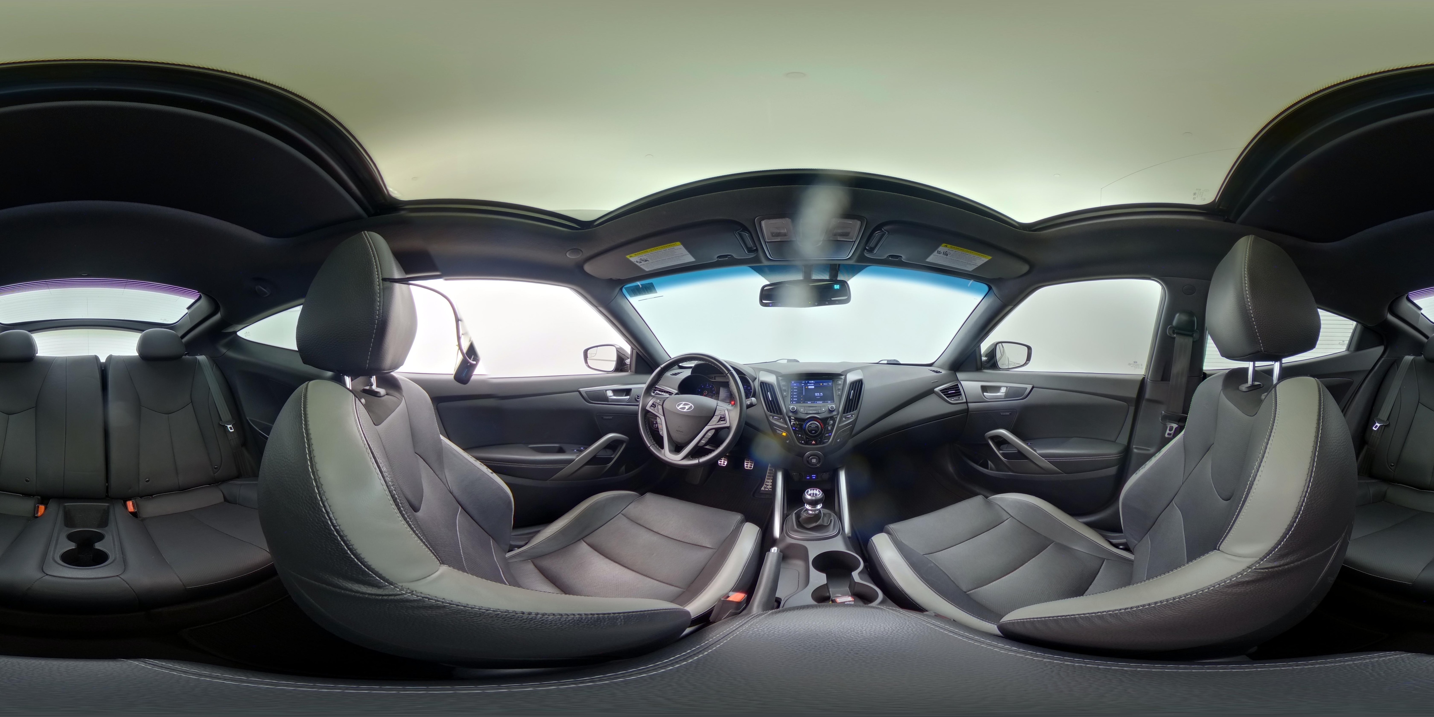 2016 Hyundai Veloster - Photo 25