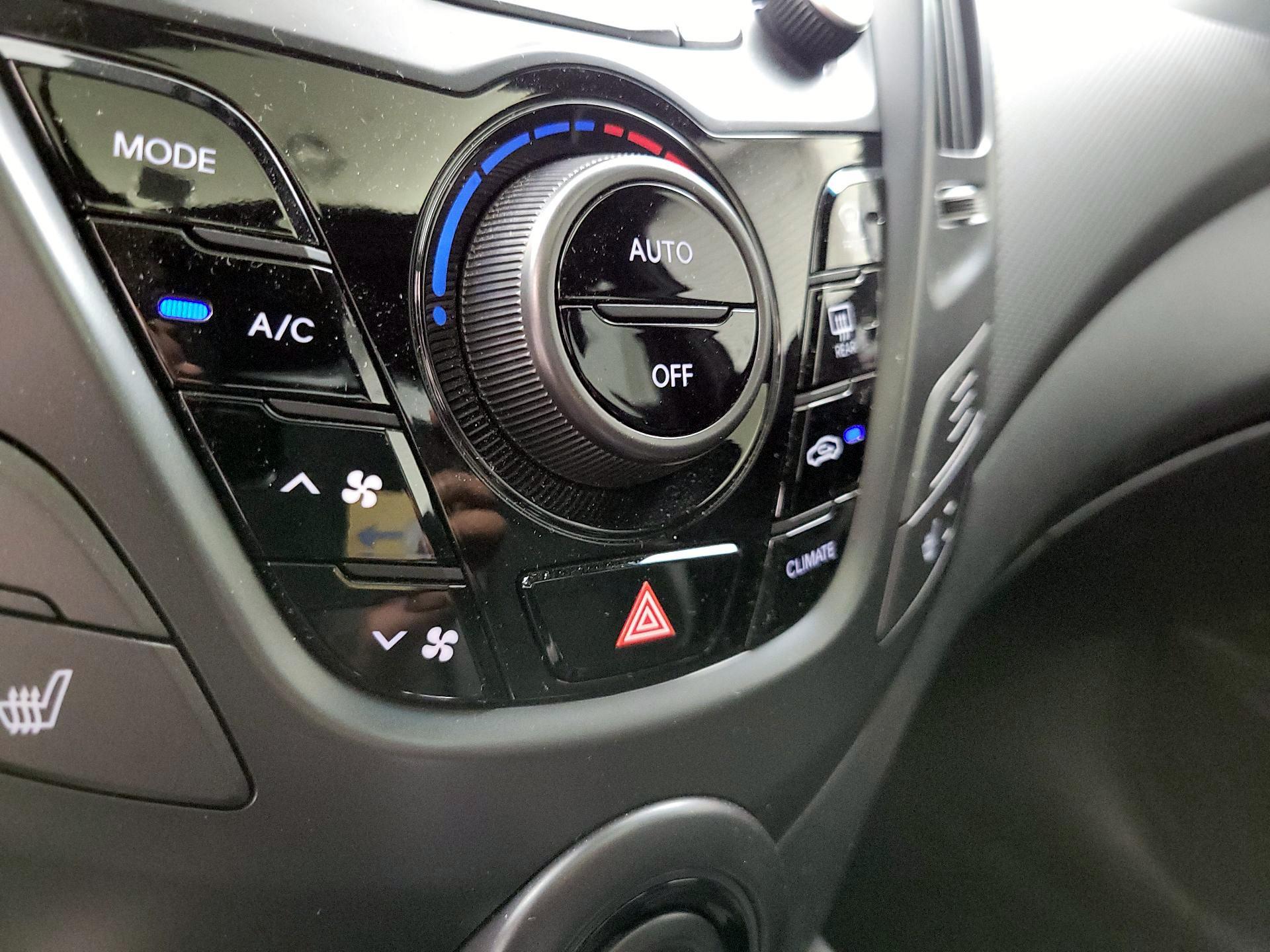 Thumbnail: 2016 Hyundai Veloster - 16