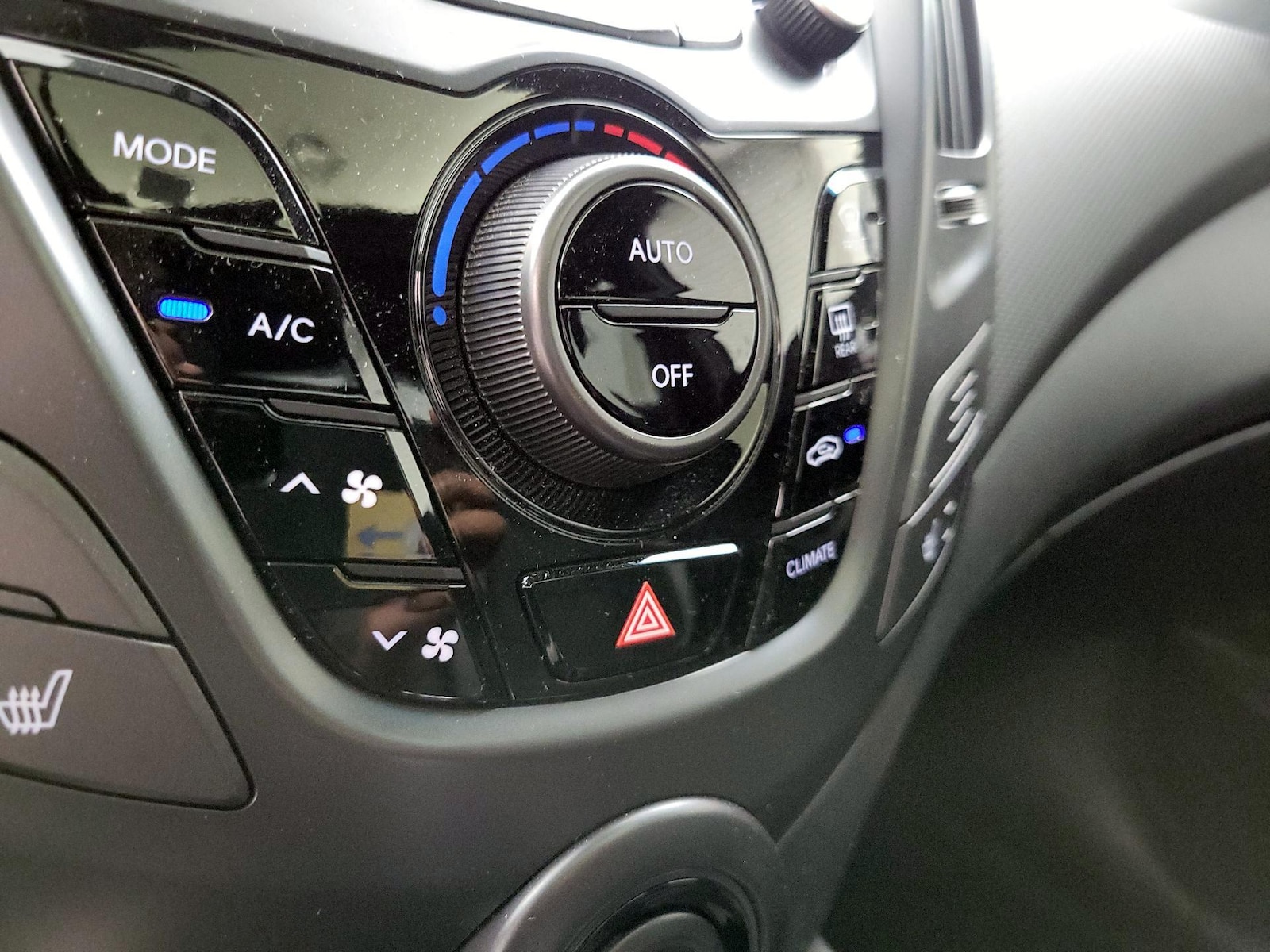 2016 Hyundai Veloster - Photo 17