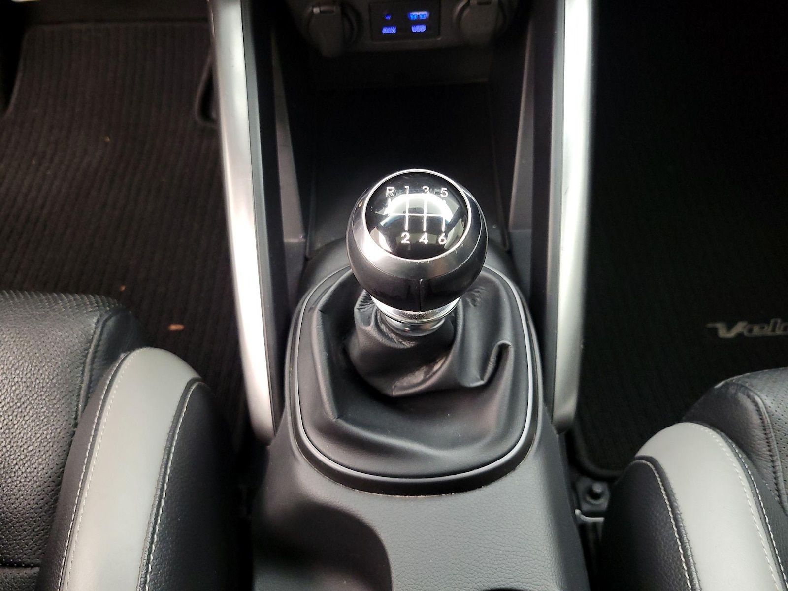 2016 Hyundai Veloster - Photo 18