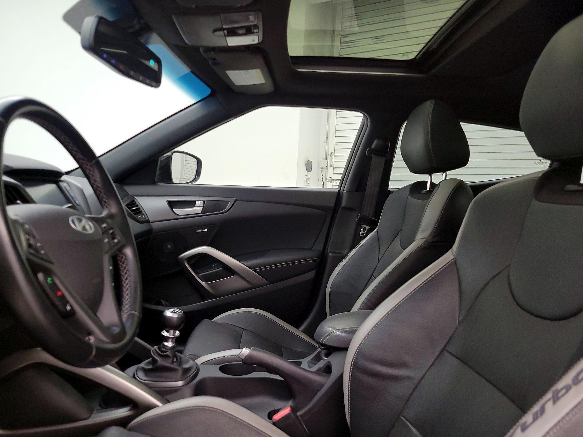 Thumbnail: 2016 Hyundai Veloster - 19
