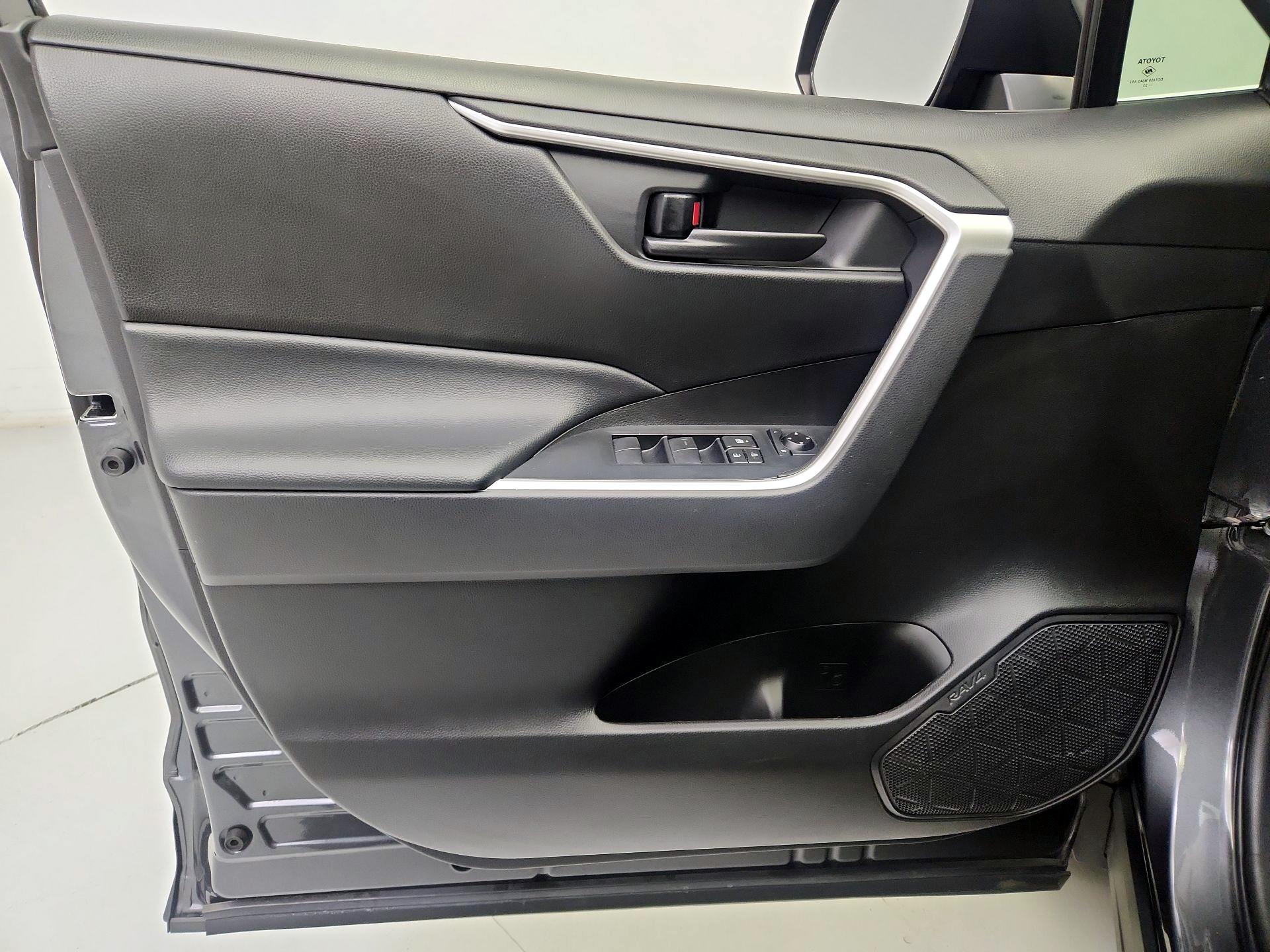 Thumbnail: 2022 Toyota RAV4 - 12