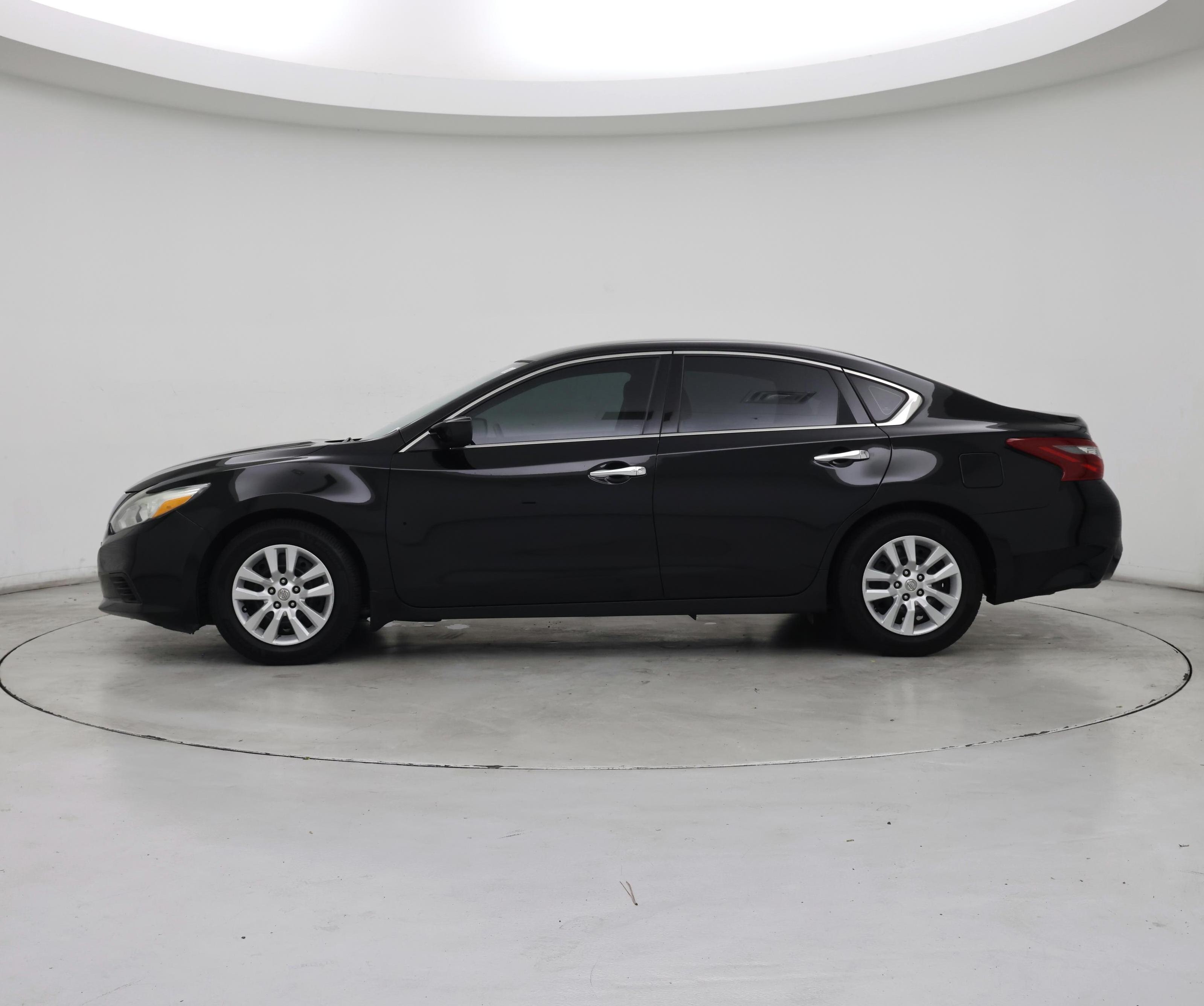 Thumbnail: 2018 Nissan Altima - 3