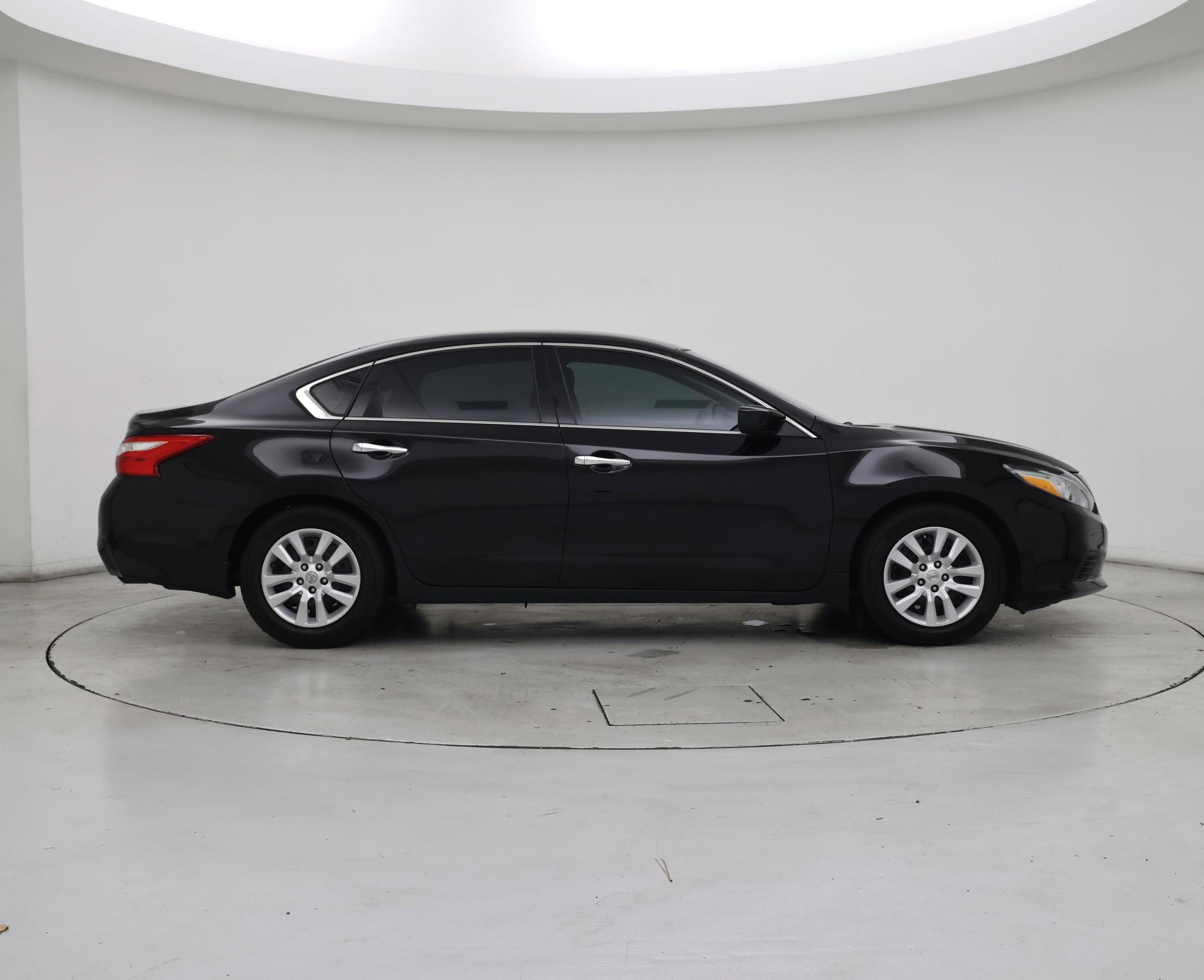 Thumbnail: 2018 Nissan Altima - 7