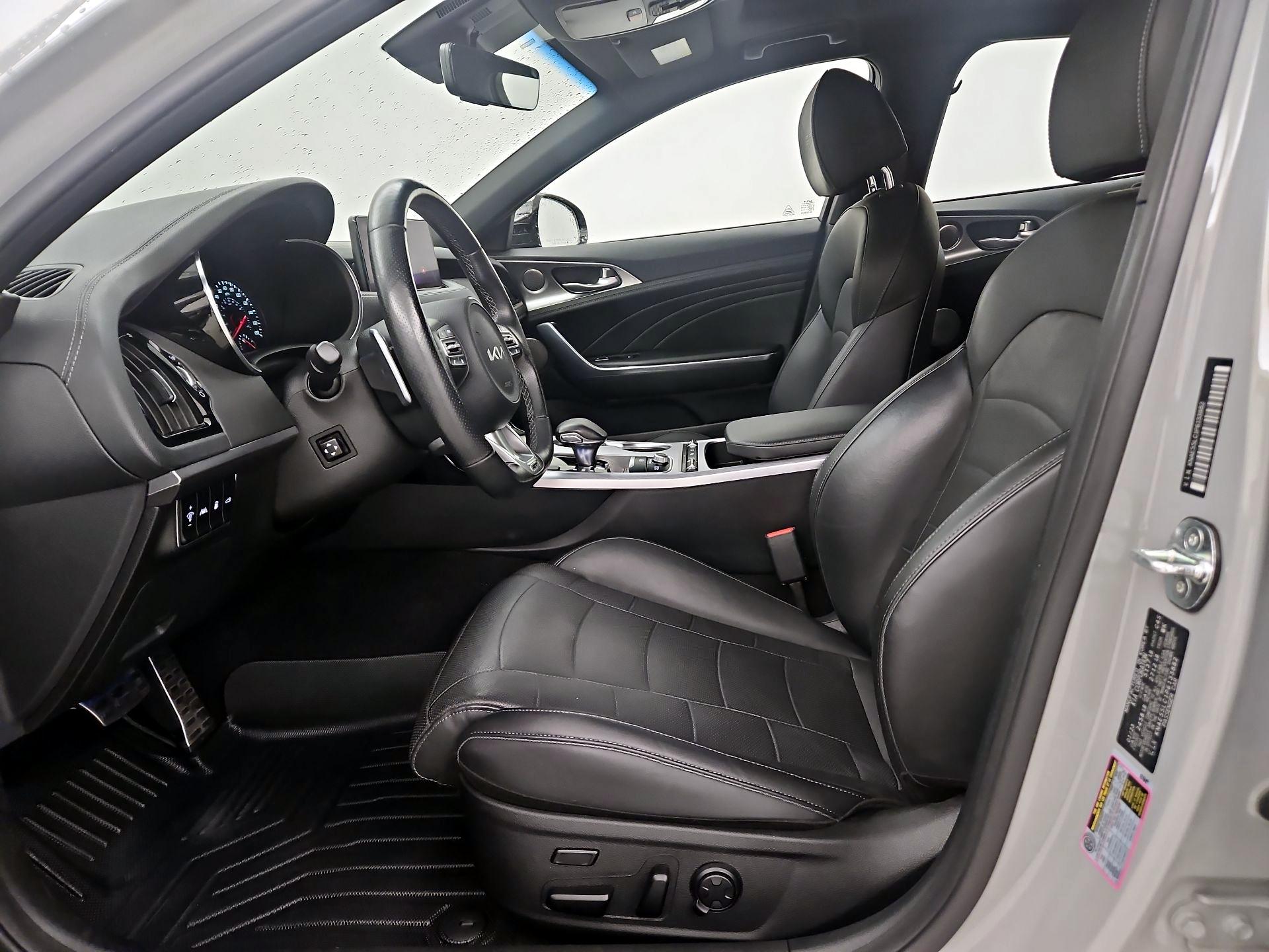Thumbnail: 2023 Kia Stinger - 11