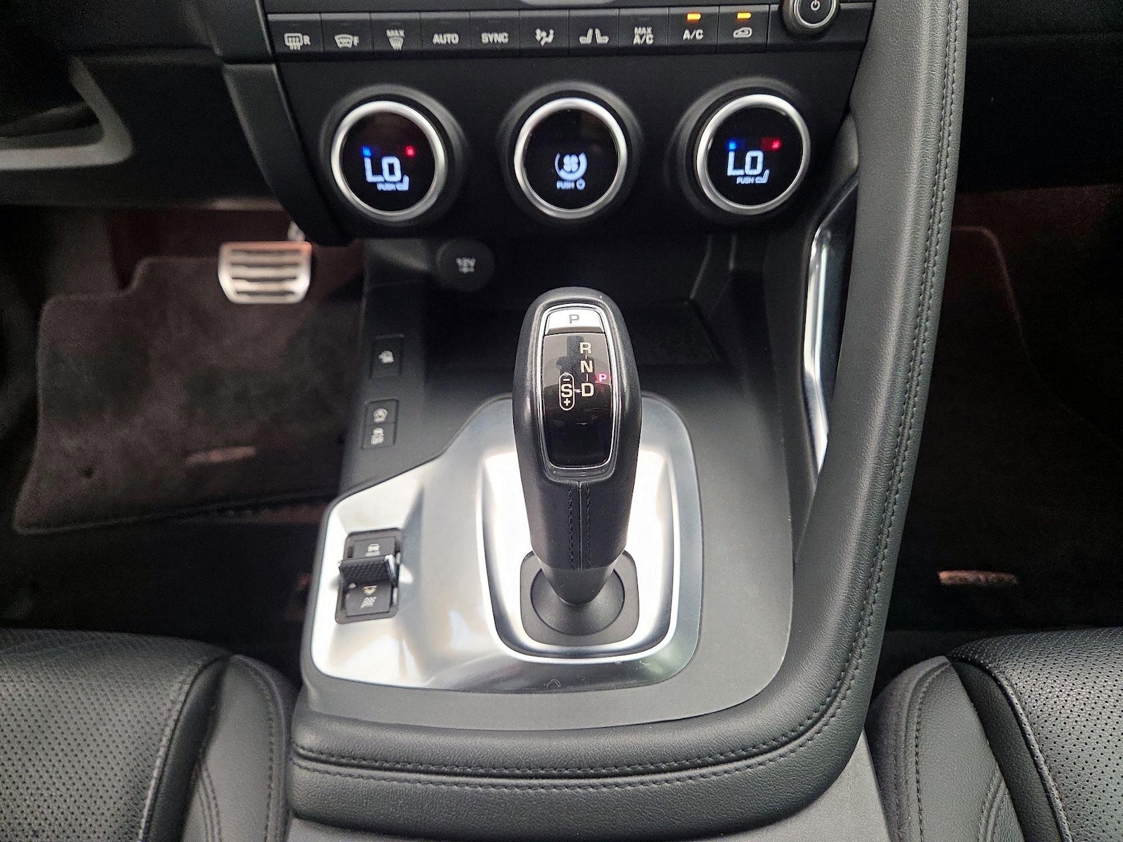 2018 Jaguar E-Pace S - Photo 19