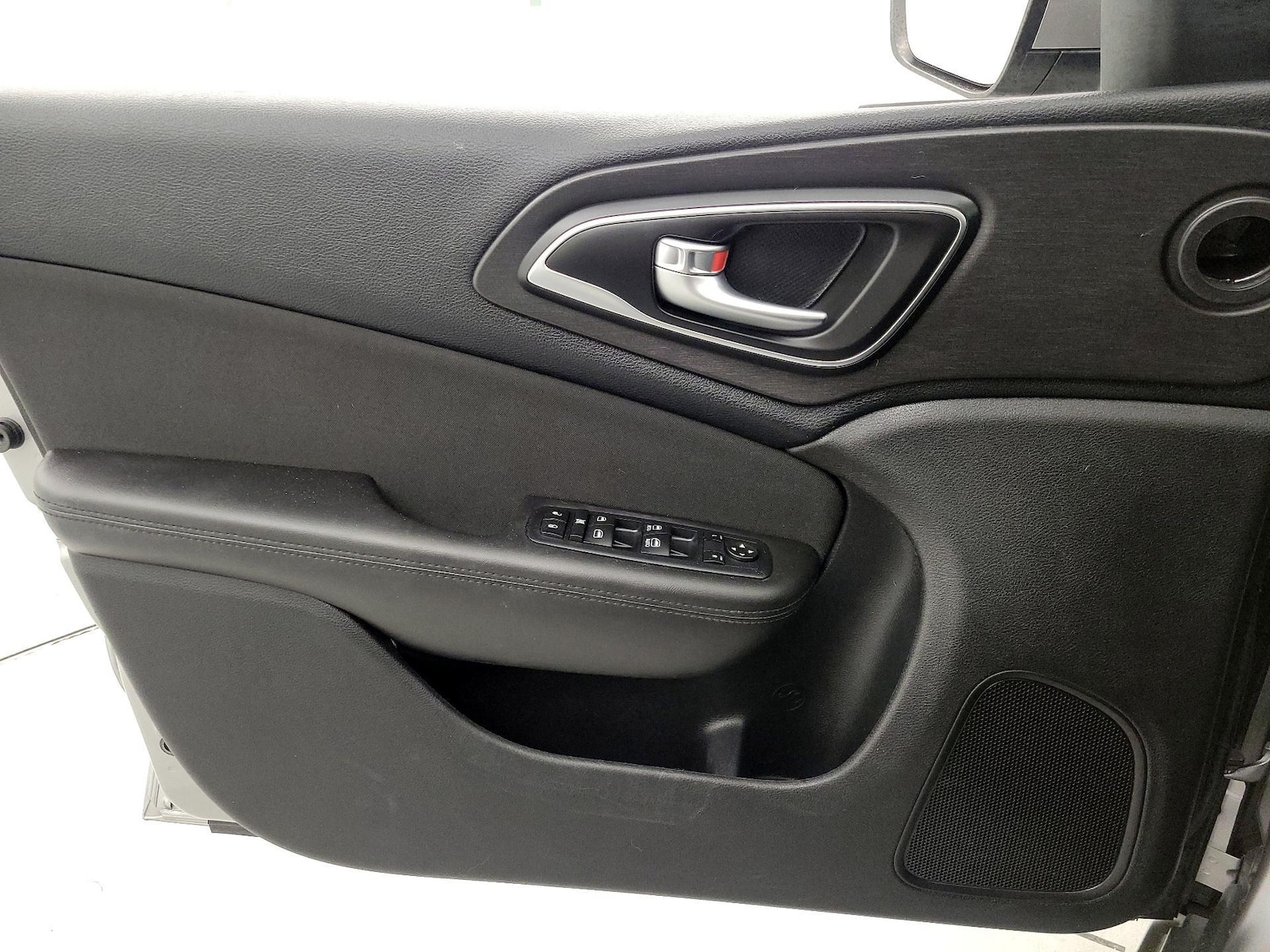2016 Chrysler 200 Limited - Photo 13