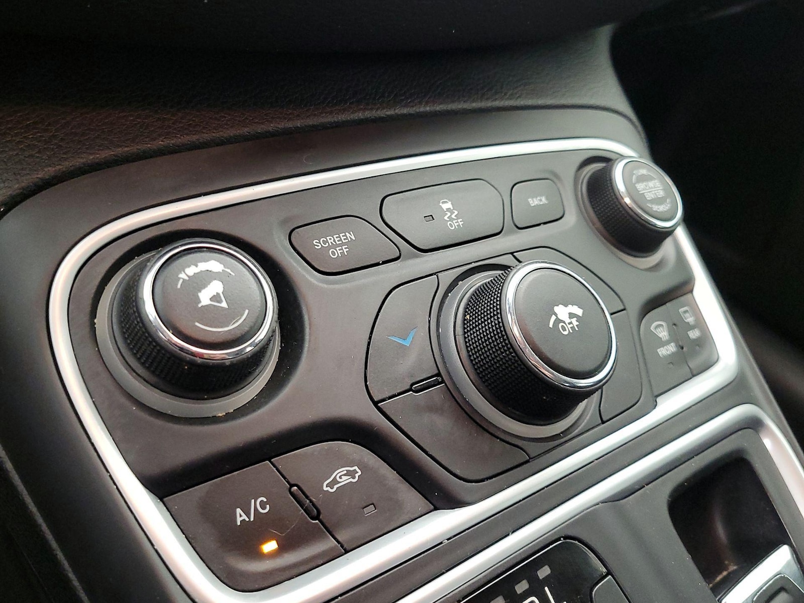 2016 Chrysler 200 Limited - Photo 18