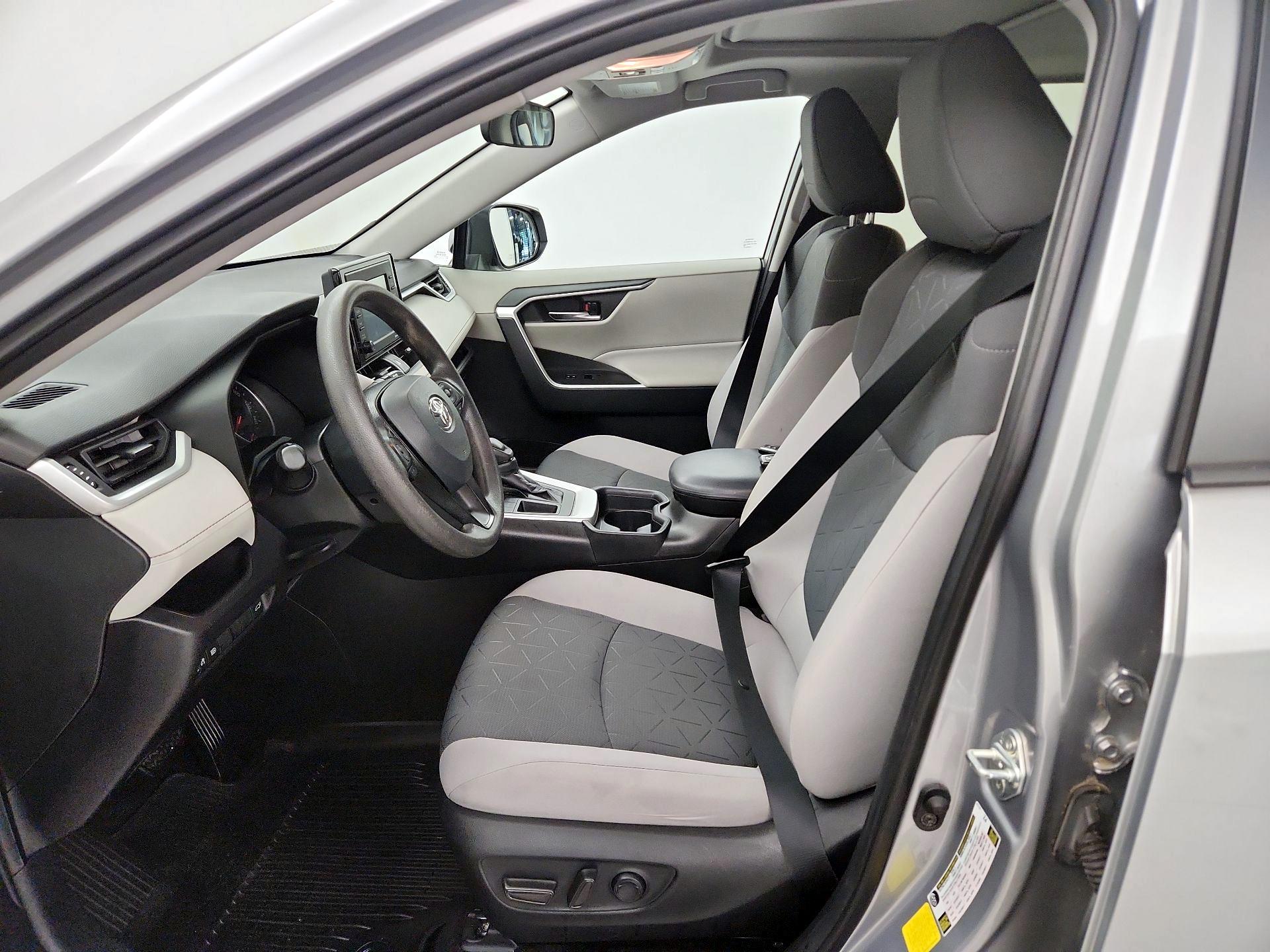 Thumbnail: 2020 Toyota RAV4 - 11