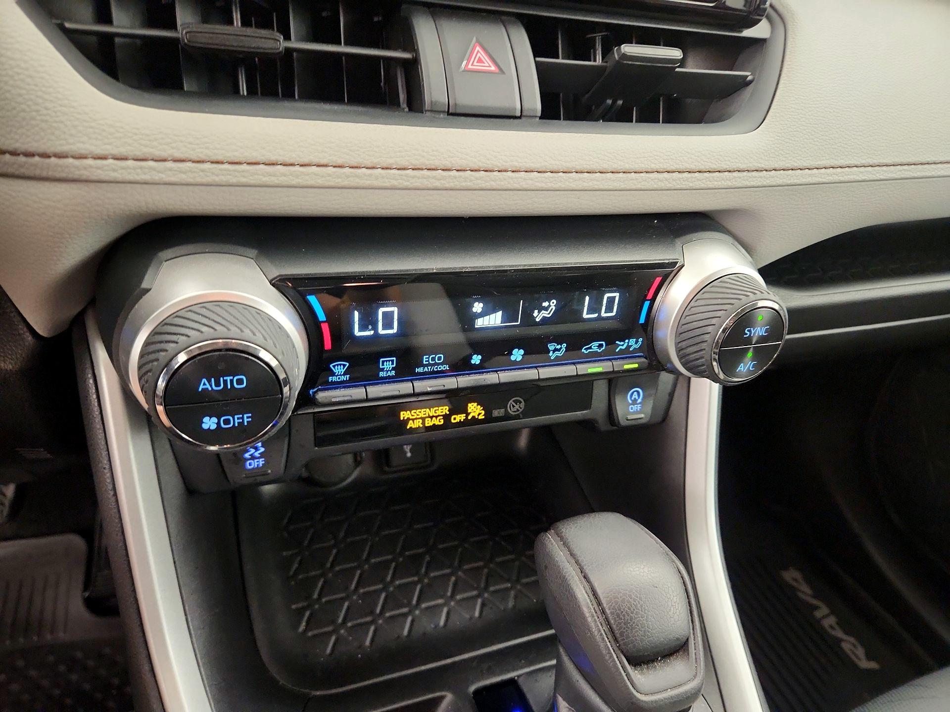 Thumbnail: 2020 Toyota RAV4 - 16