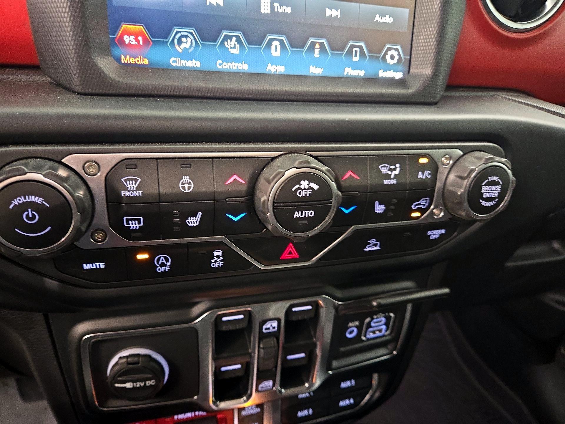 Thumbnail: 2023 Jeep Gladiator - 17