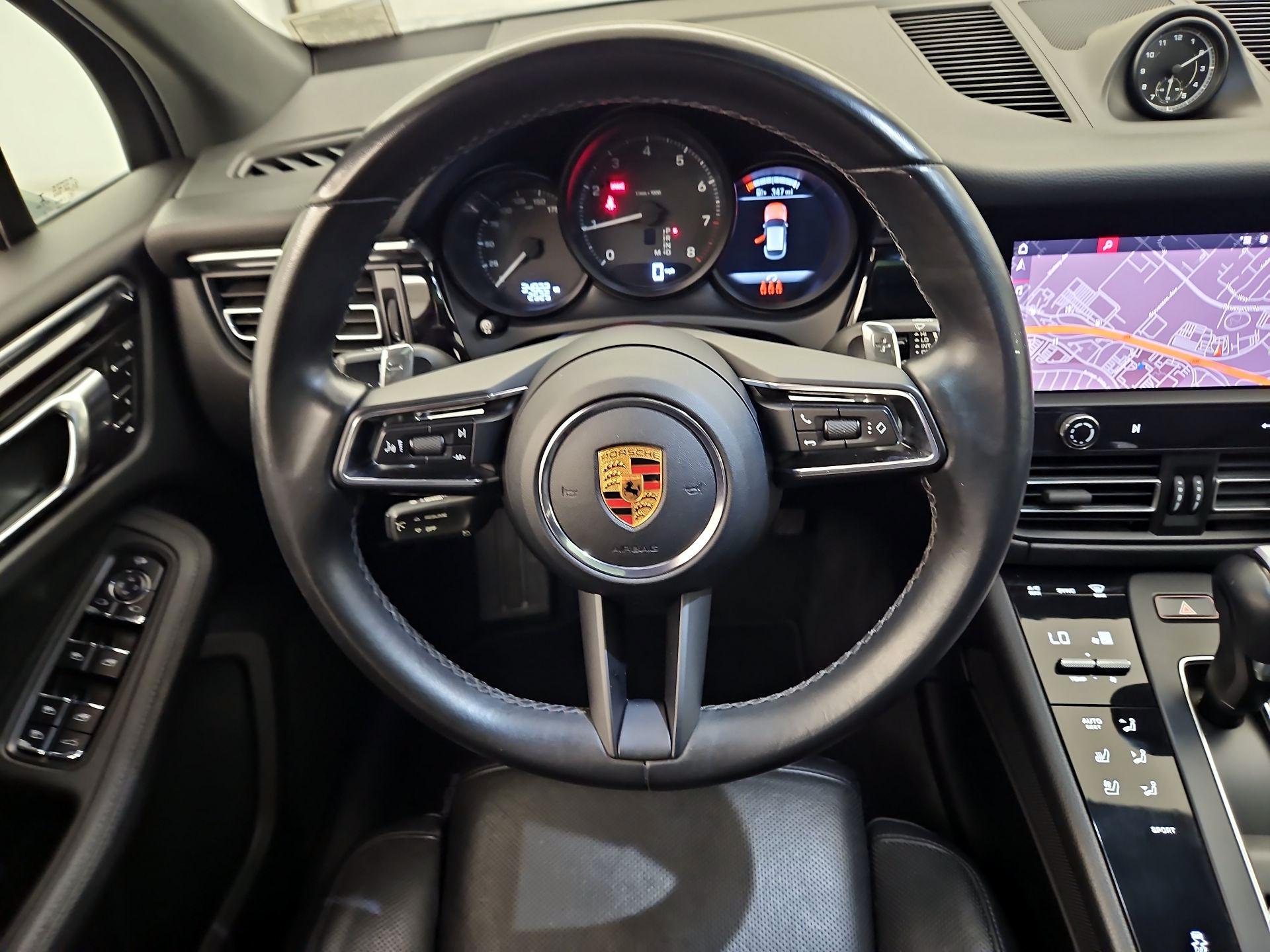 Thumbnail: 2022 Porsche Macan - 10