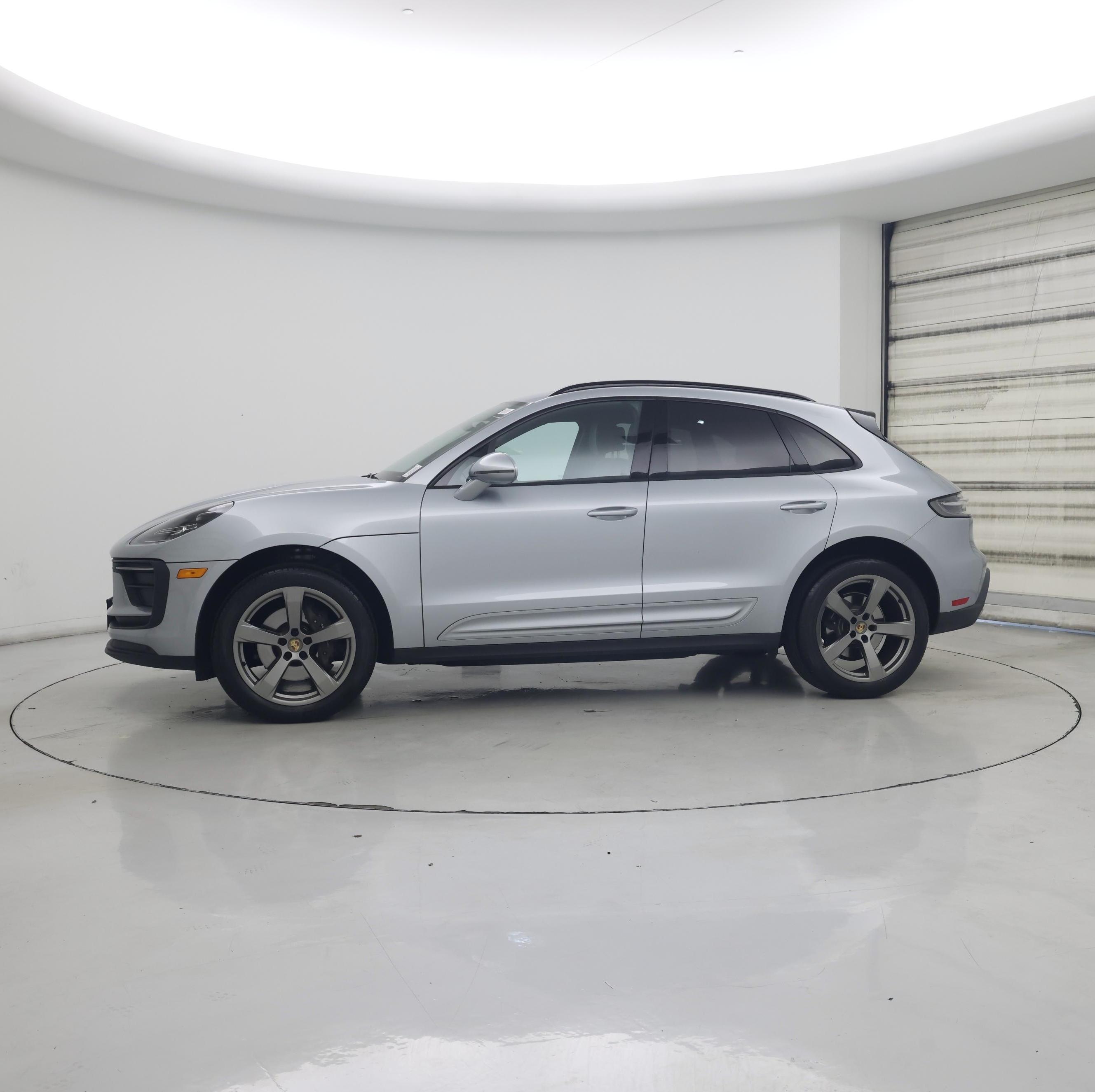 Thumbnail: 2022 Porsche Macan - 3