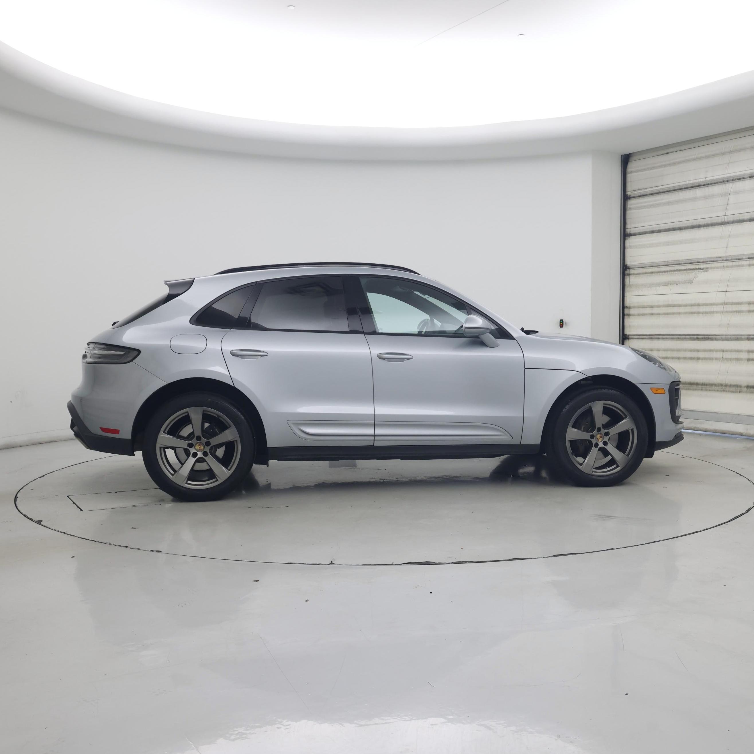 Thumbnail: 2022 Porsche Macan - 7