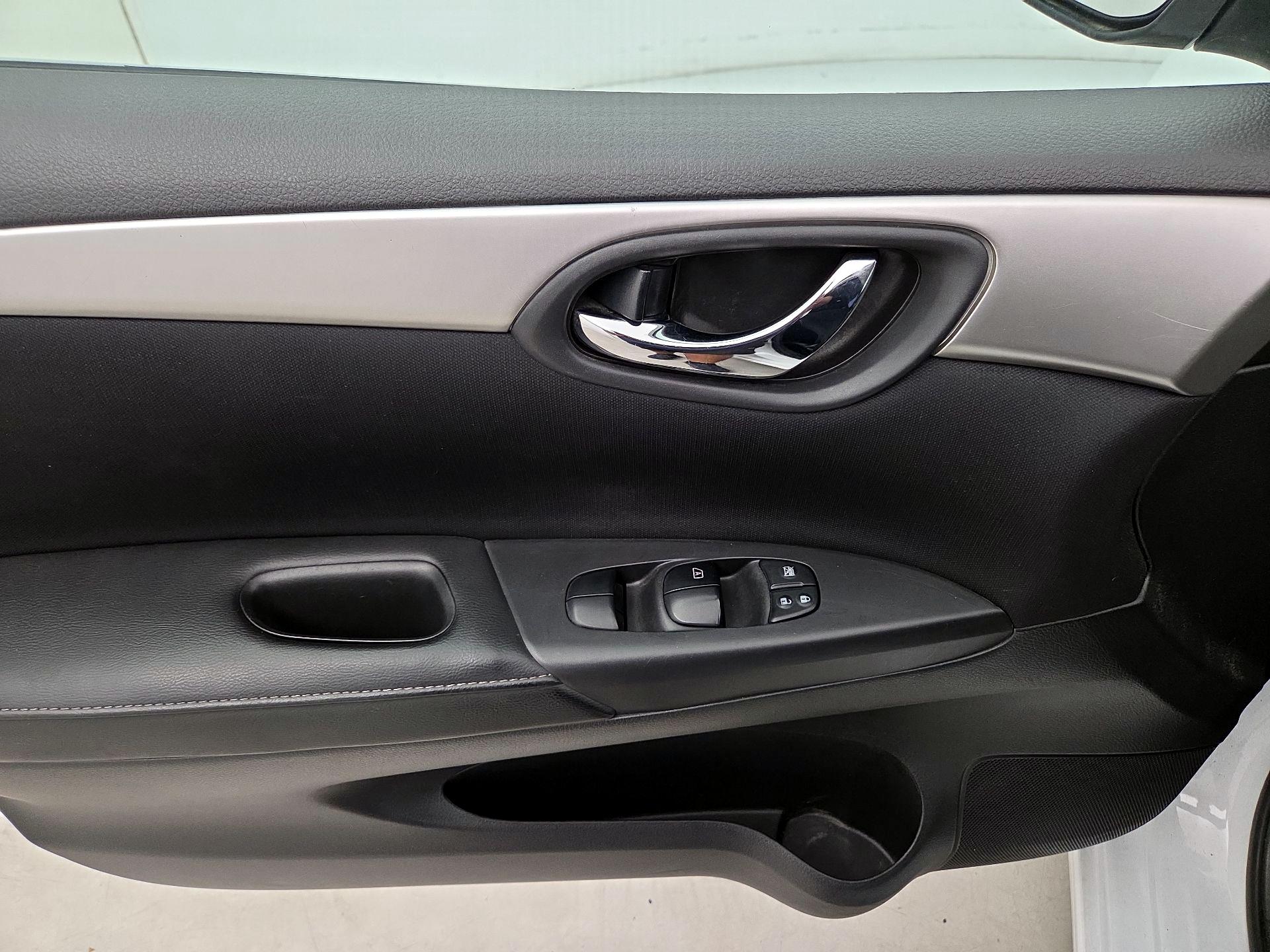 Thumbnail: 2019 Nissan Sentra - 12