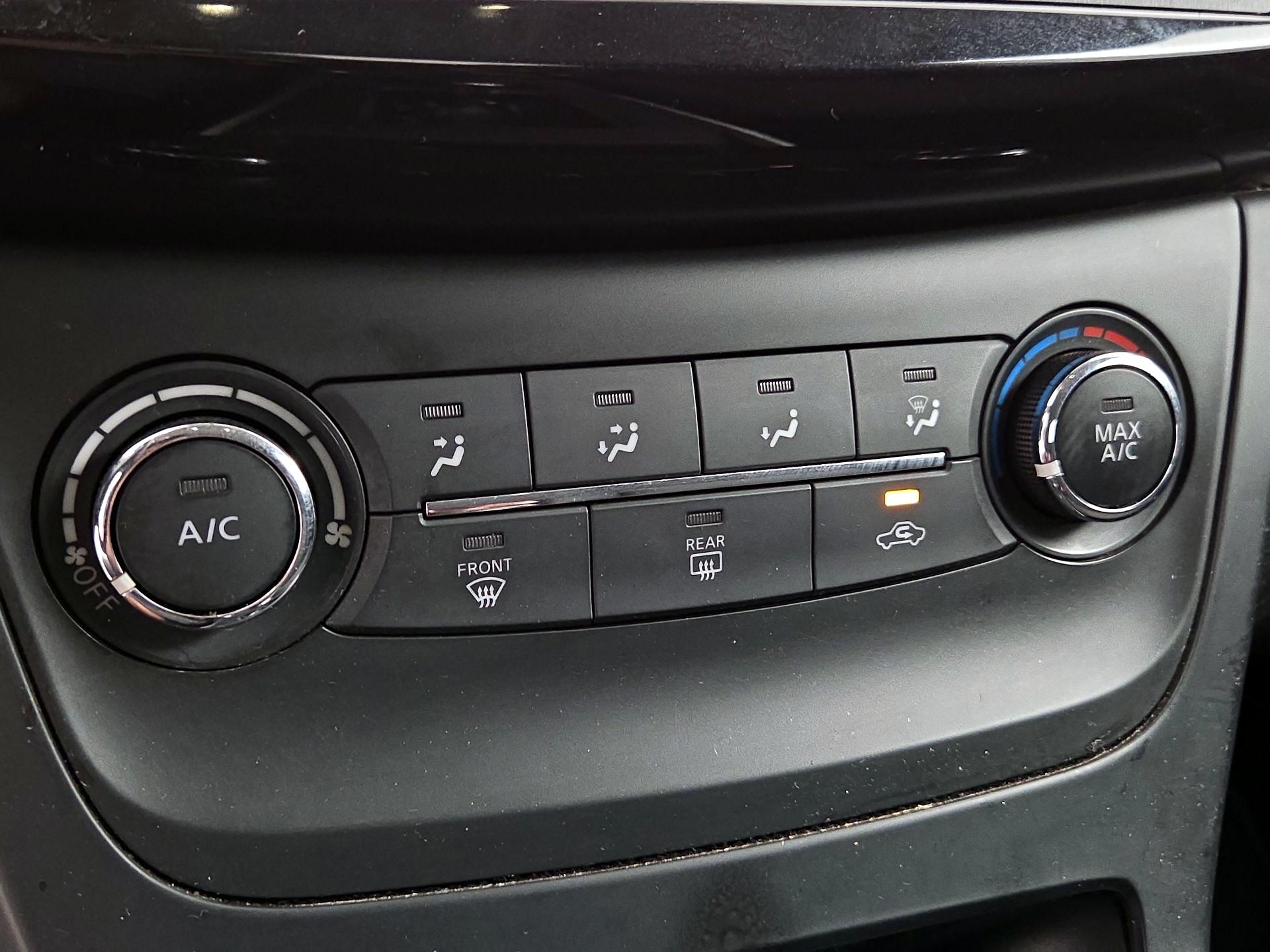 Thumbnail: 2019 Nissan Sentra - 16