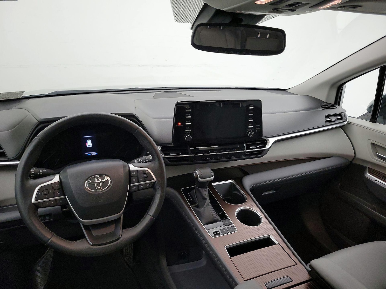 2023 Toyota Sienna XLE - Photo 10