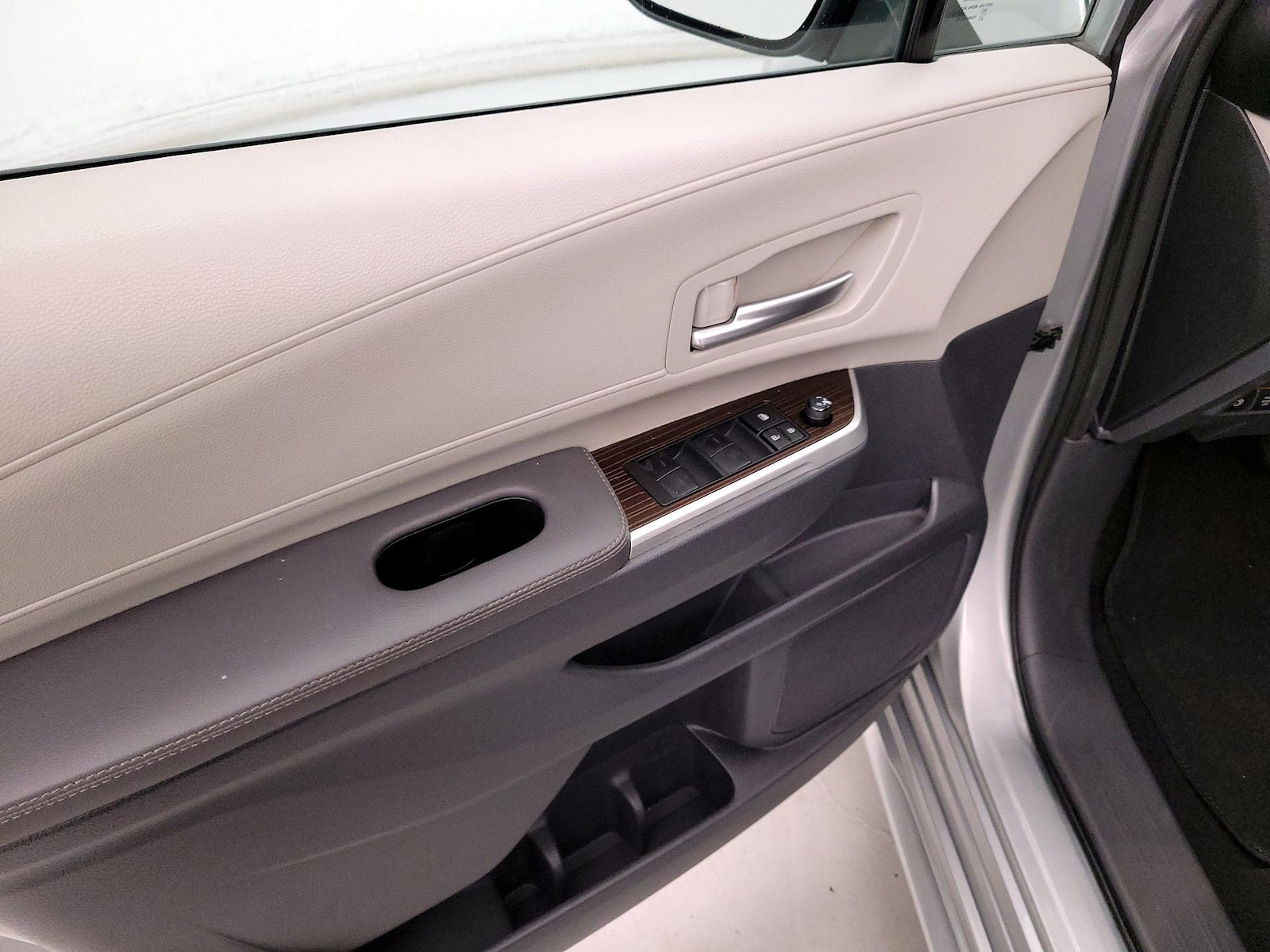 2023 Toyota Sienna XLE - Photo 13