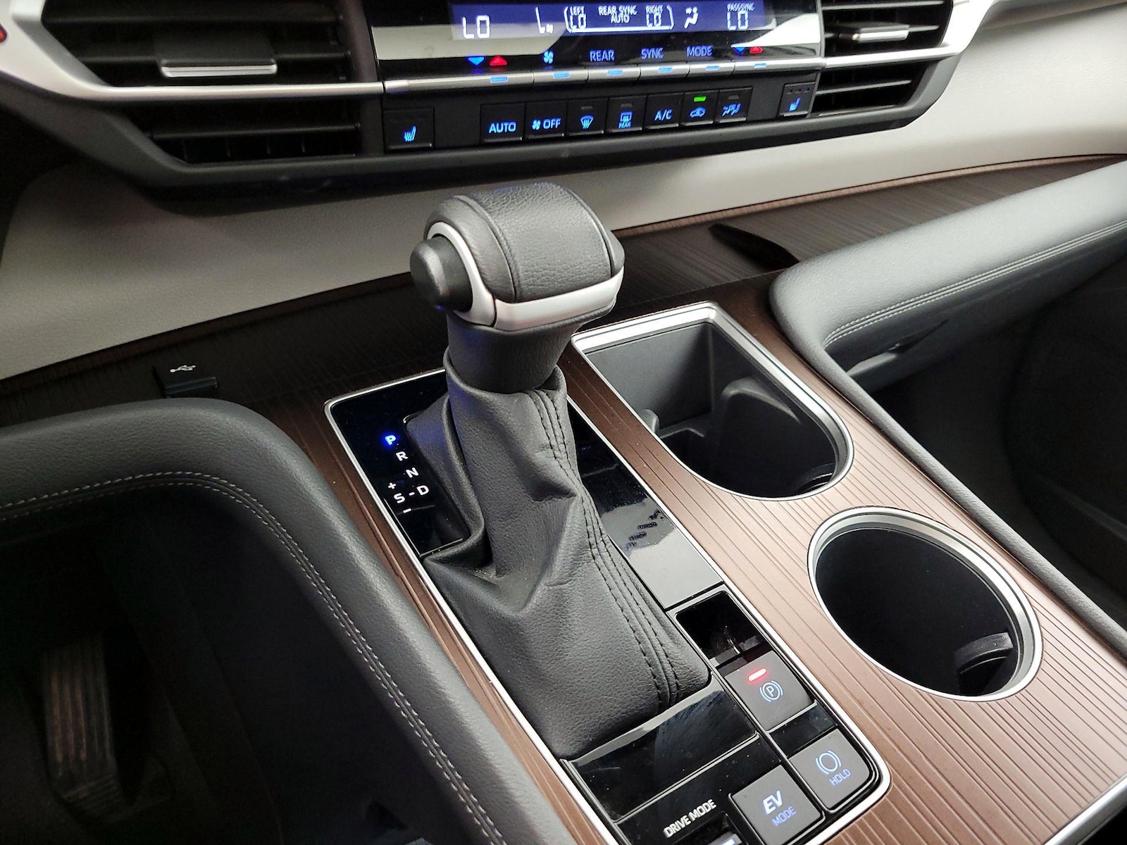 2023 Toyota Sienna XLE - Photo 17