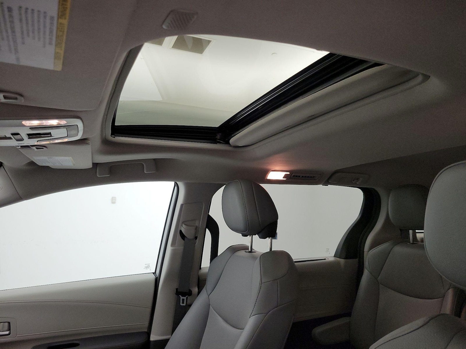 2023 Toyota Sienna XLE - Photo 18