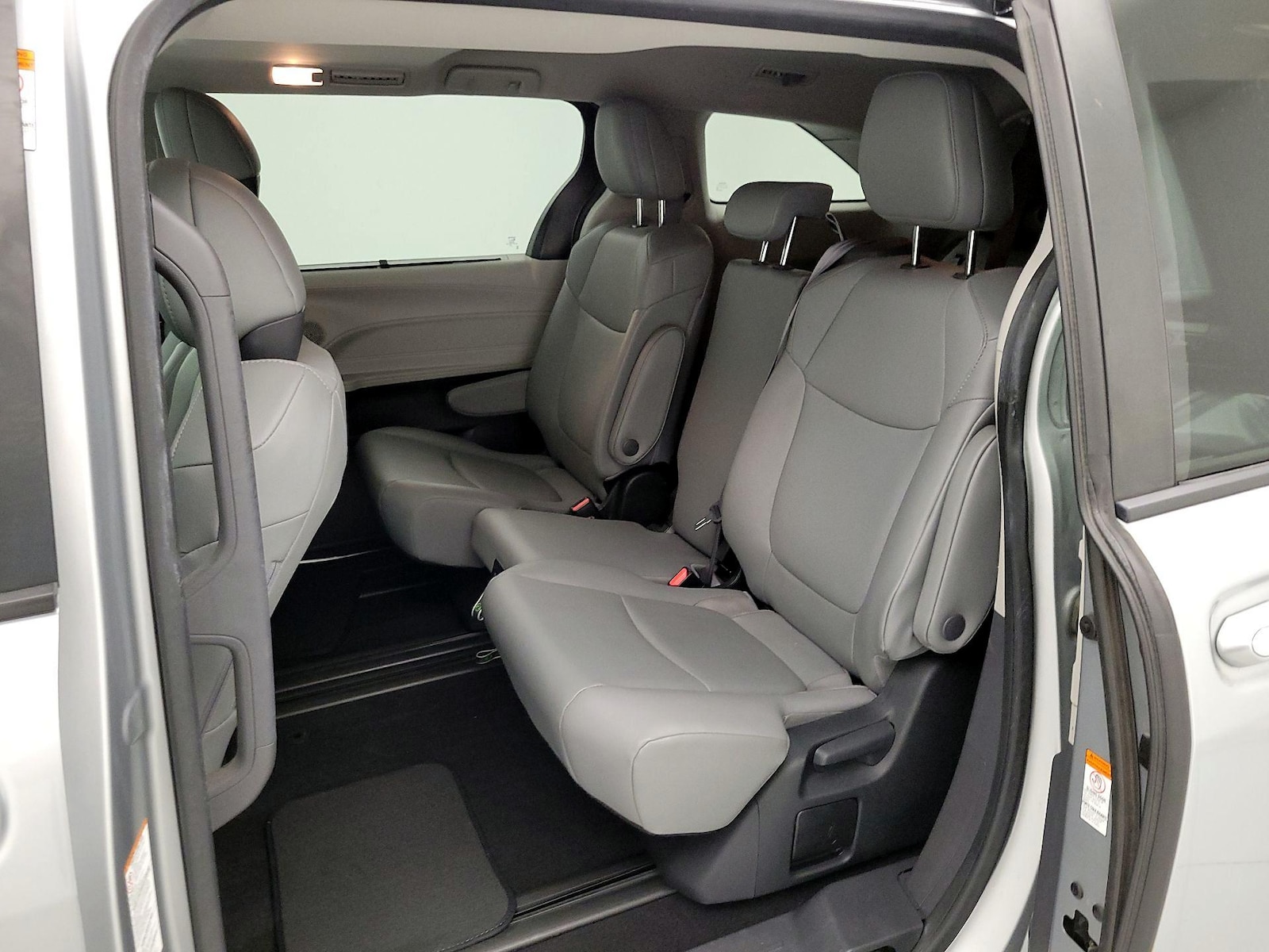 2023 Toyota Sienna XLE - Photo 19