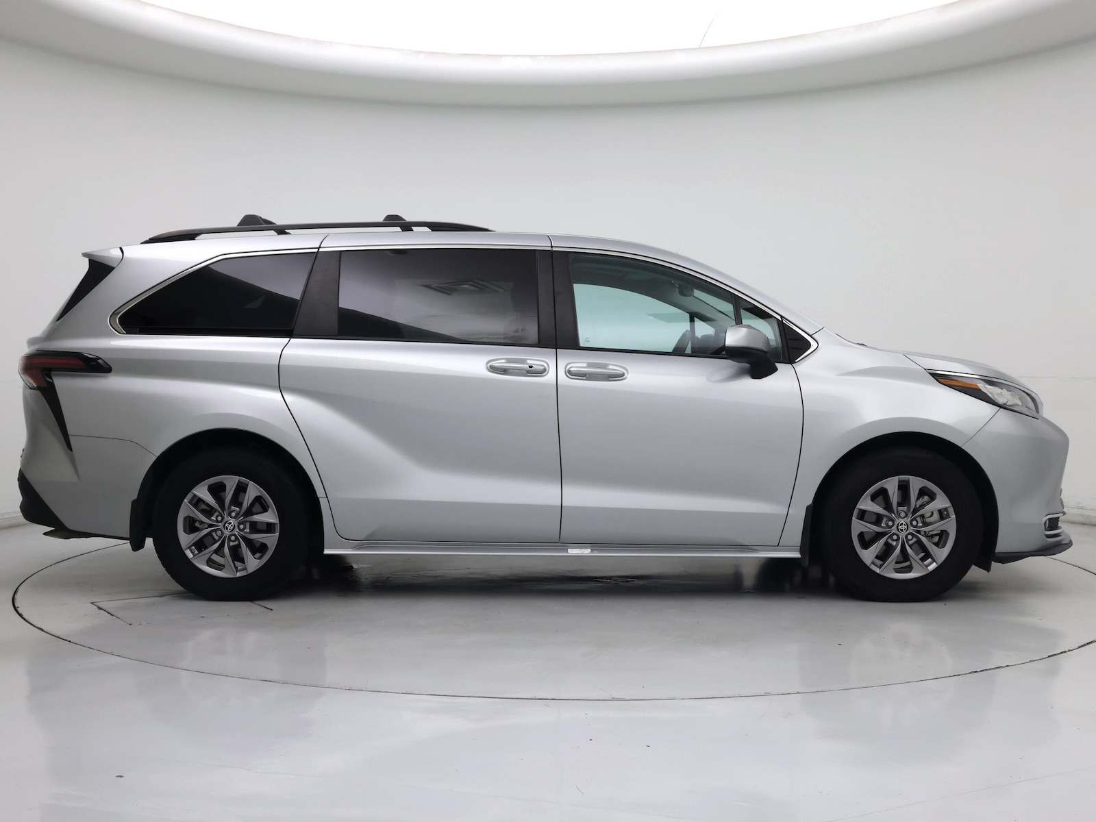 2023 Toyota Sienna XLE - Photo 8