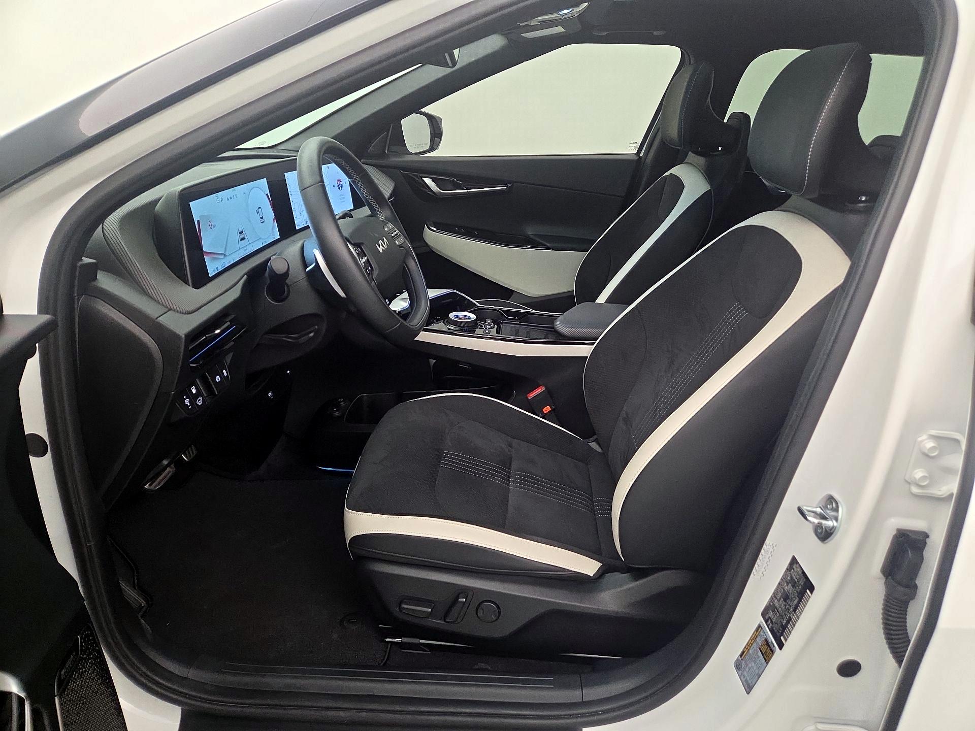 Thumbnail: 2024 Kia EV6 - 11