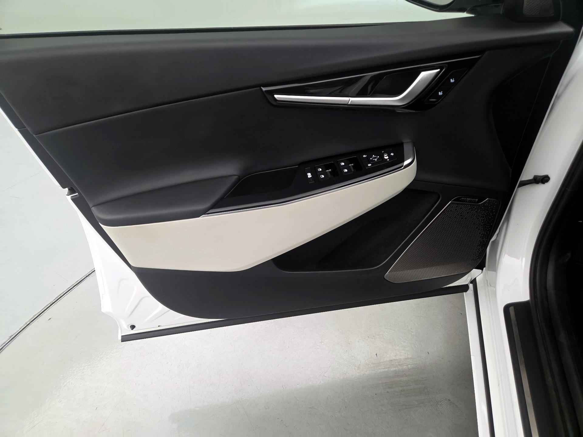 Thumbnail: 2024 Kia EV6 - 12