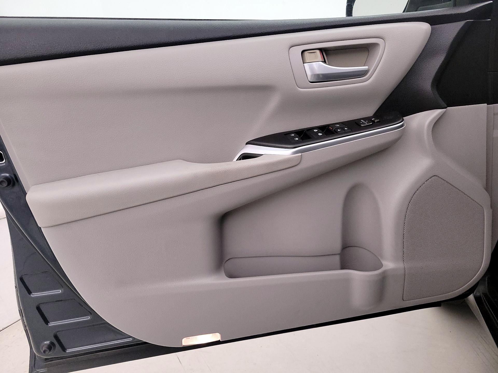 Thumbnail: 2015 Toyota Camry - 12