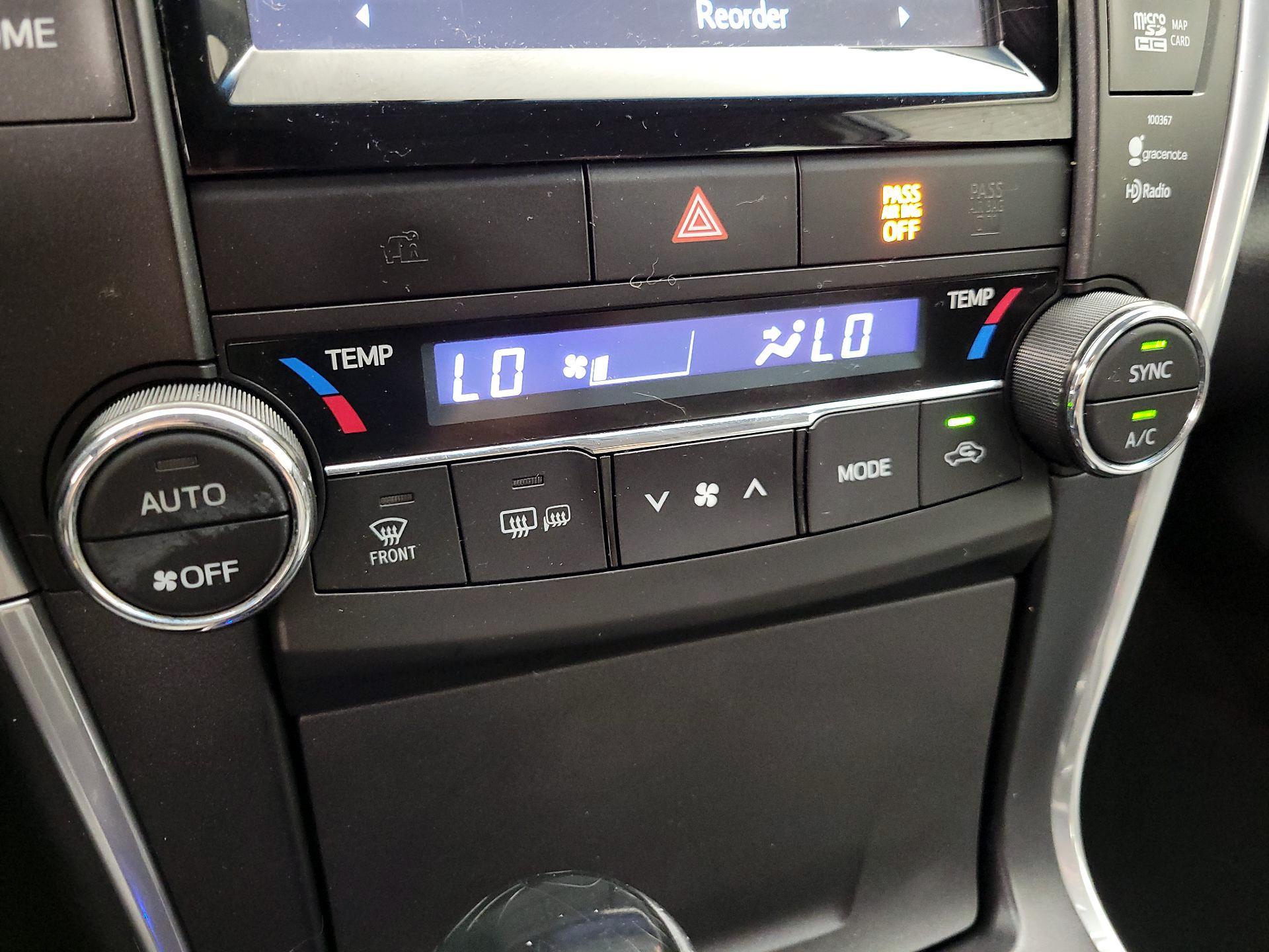 Thumbnail: 2015 Toyota Camry - 16