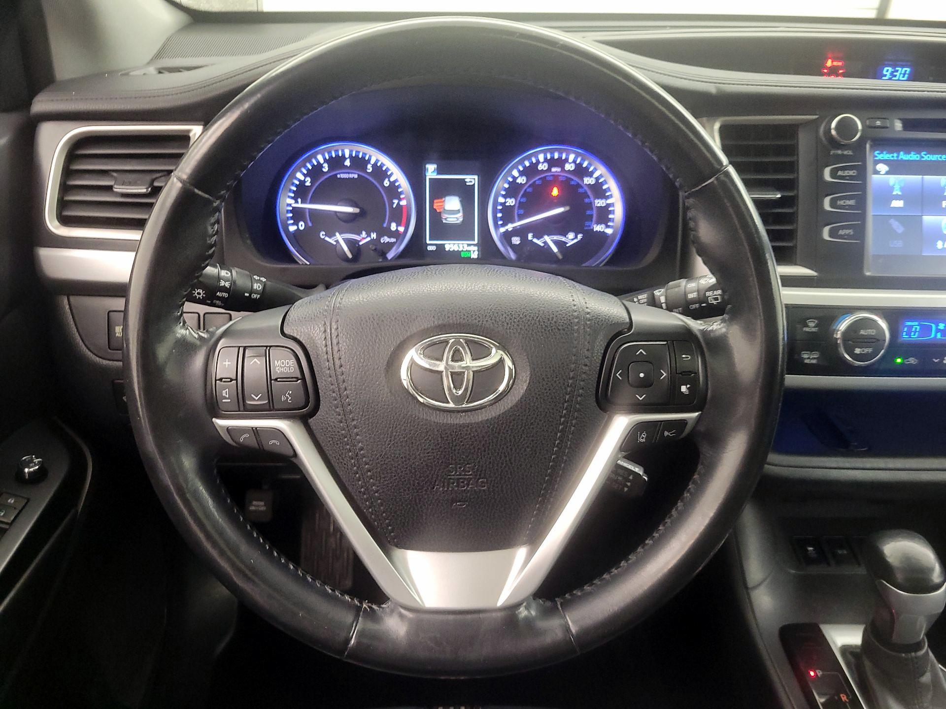 Thumbnail: 2017 Toyota Highlander - 10