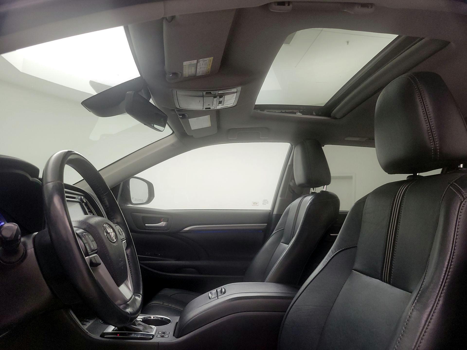 Thumbnail: 2017 Toyota Highlander - 19
