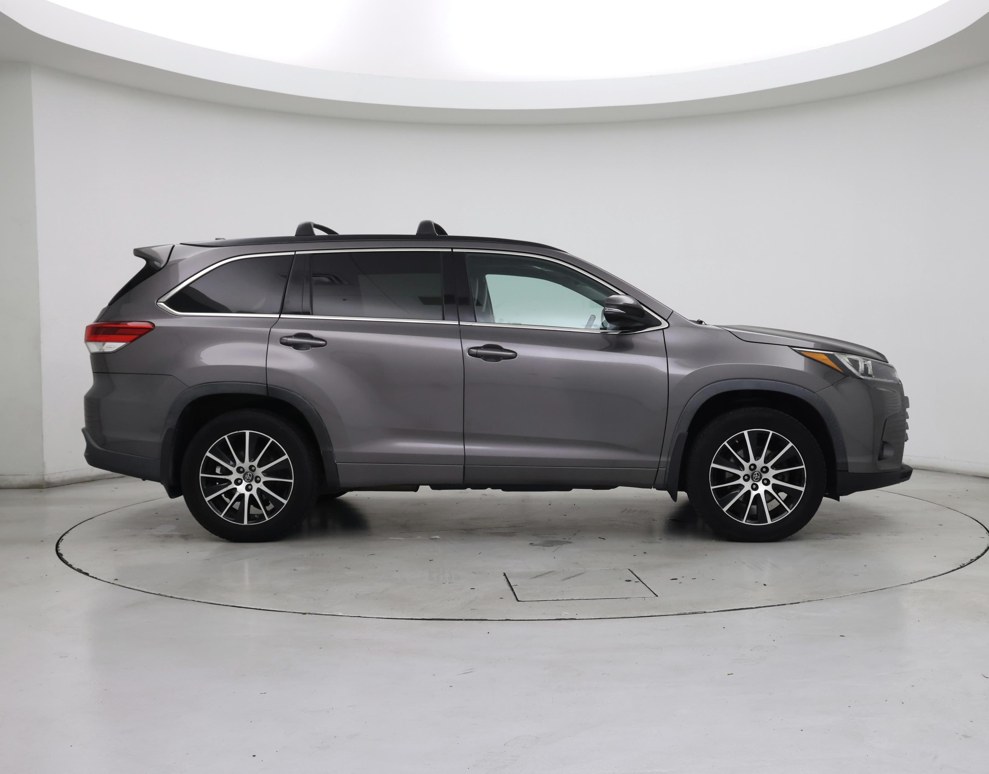 Thumbnail: 2017 Toyota Highlander - 7