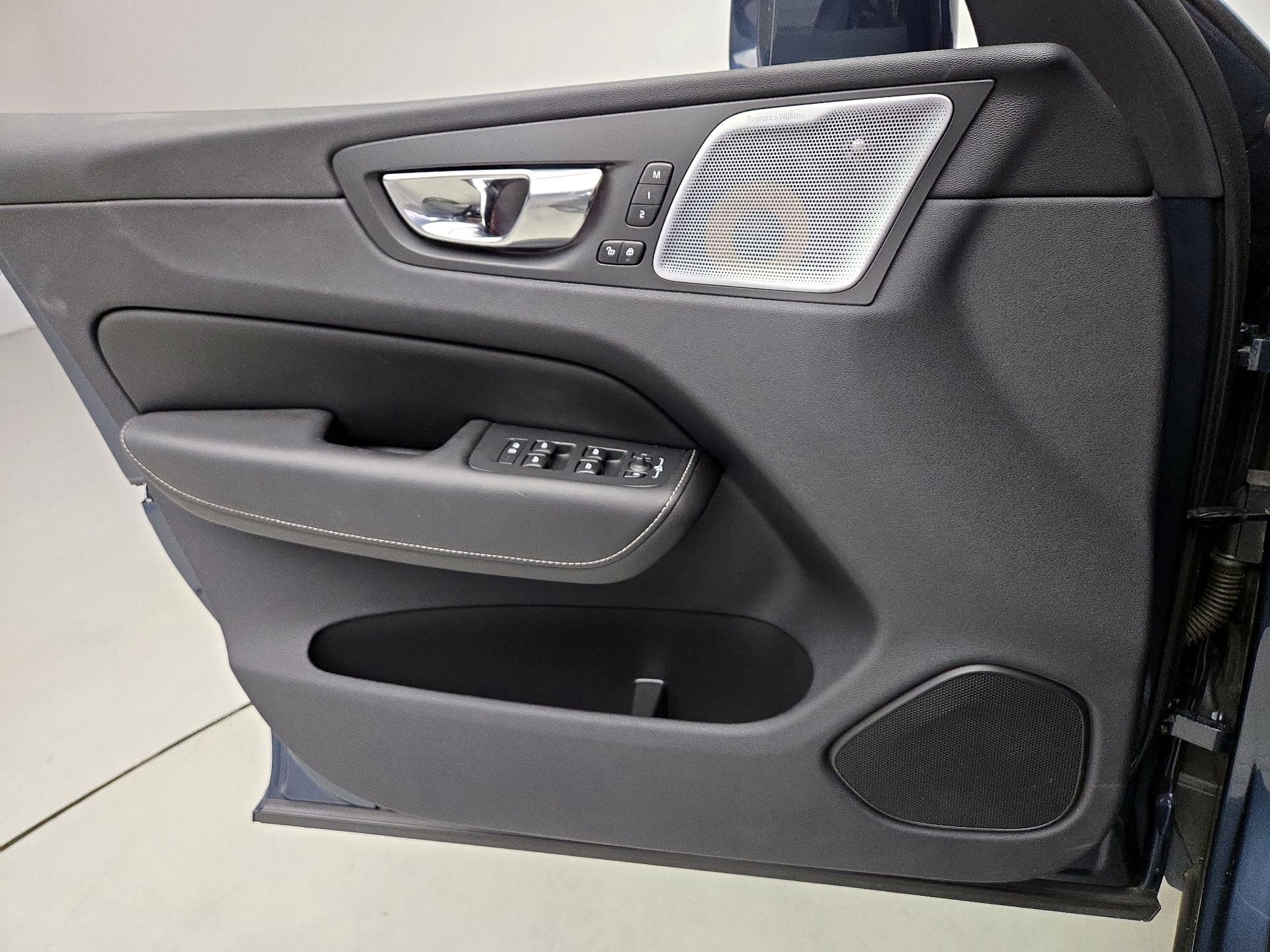 Thumbnail: 2019 Volvo XC60 - 12