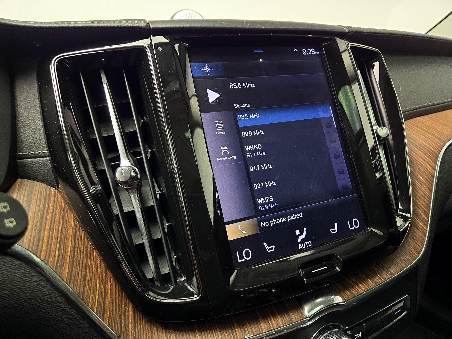 Thumbnail: 2019 Volvo XC60 - 16