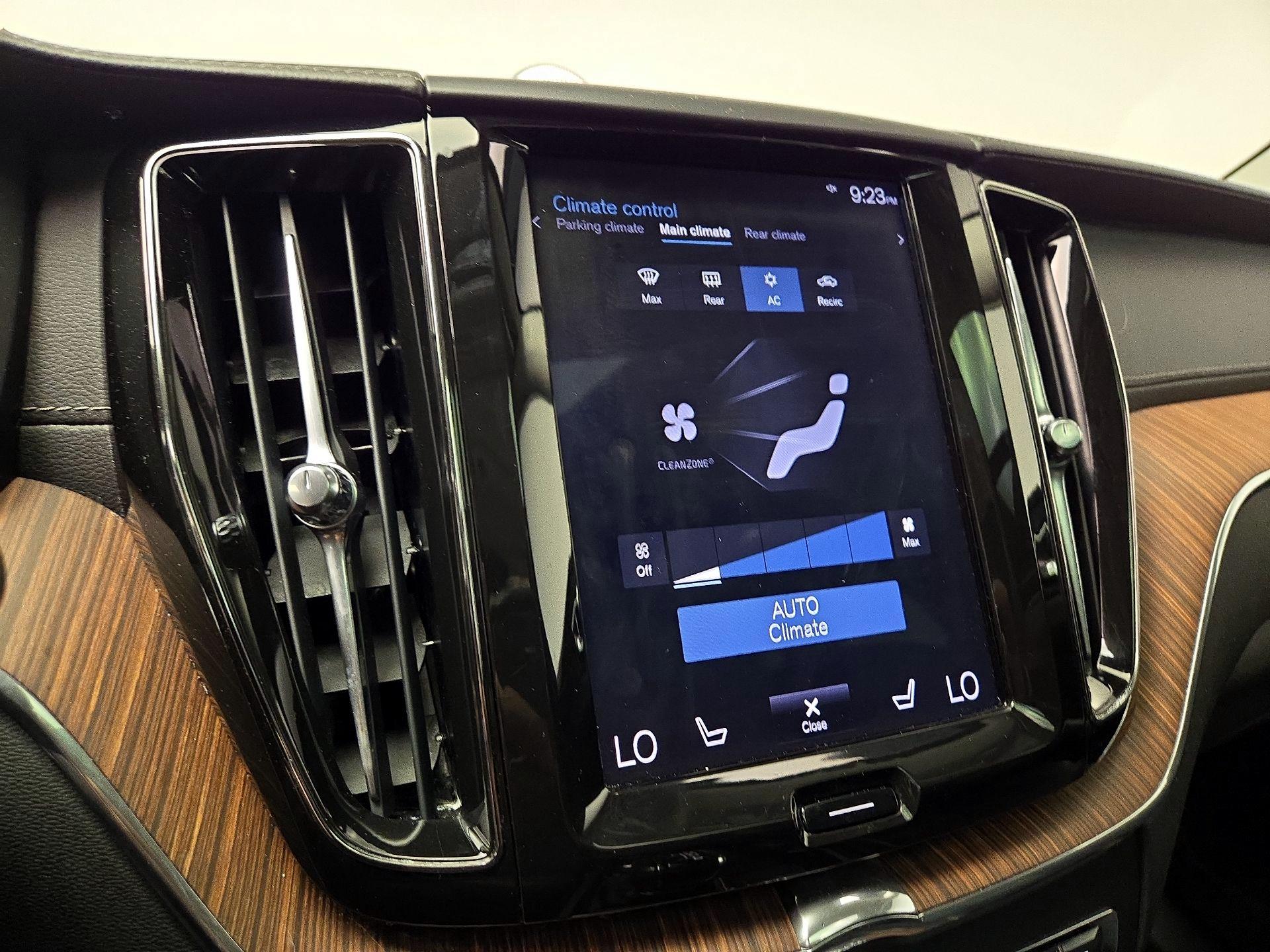 Thumbnail: 2019 Volvo XC60 - 17