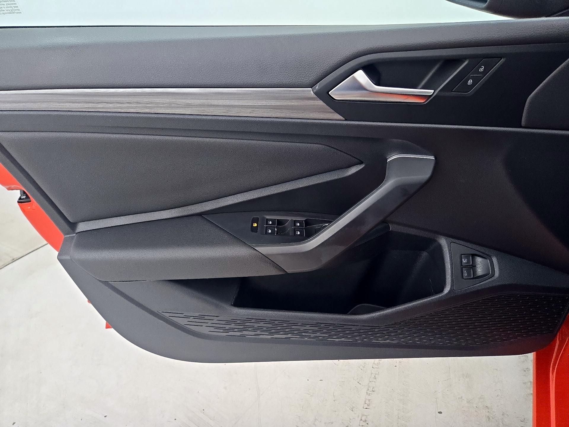 Thumbnail: 2021 Volkswagen Jetta - 12