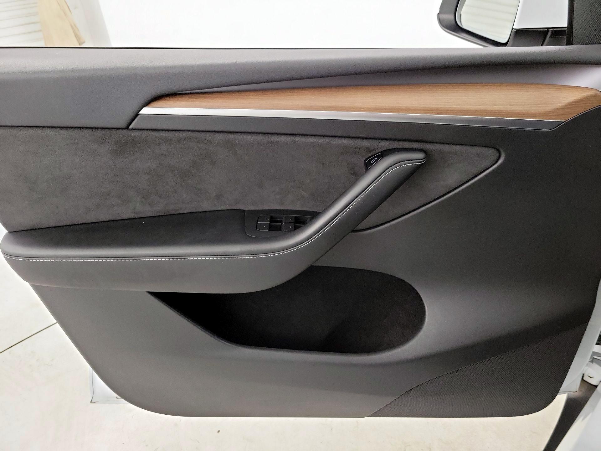 Thumbnail: 2023 Tesla Model Y - 12